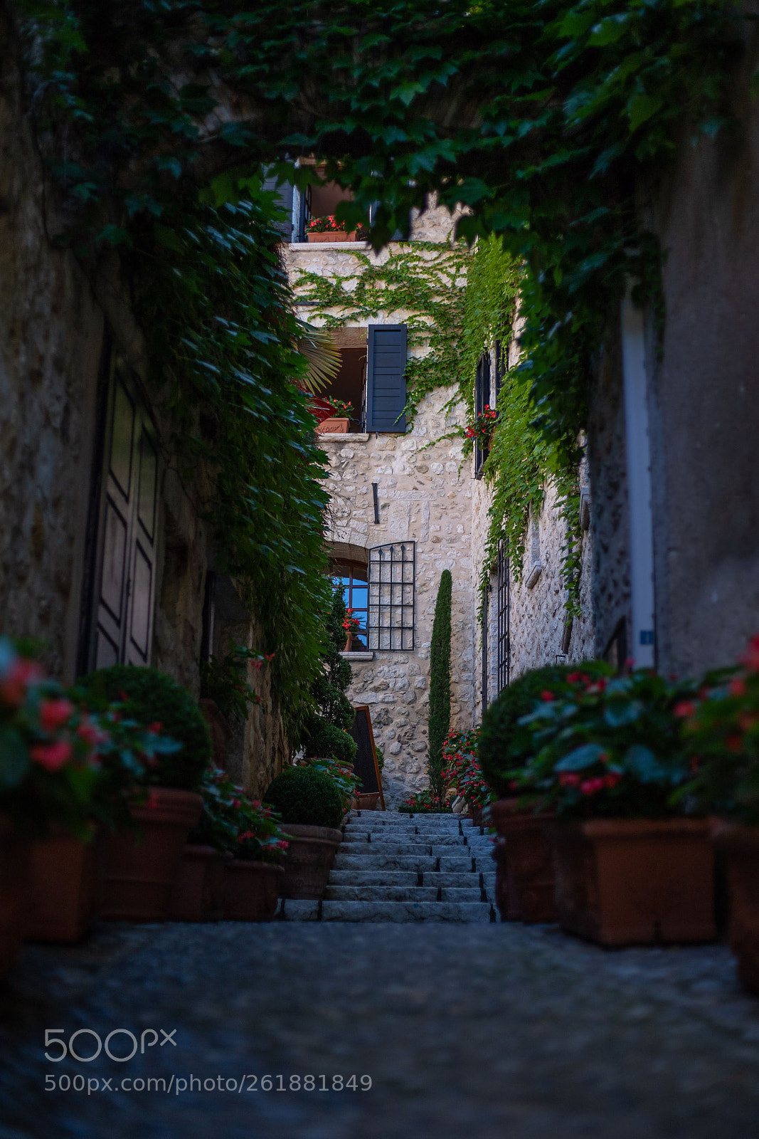 Canon EOS 6D Mark II sample photo. Gasse in st paul photography