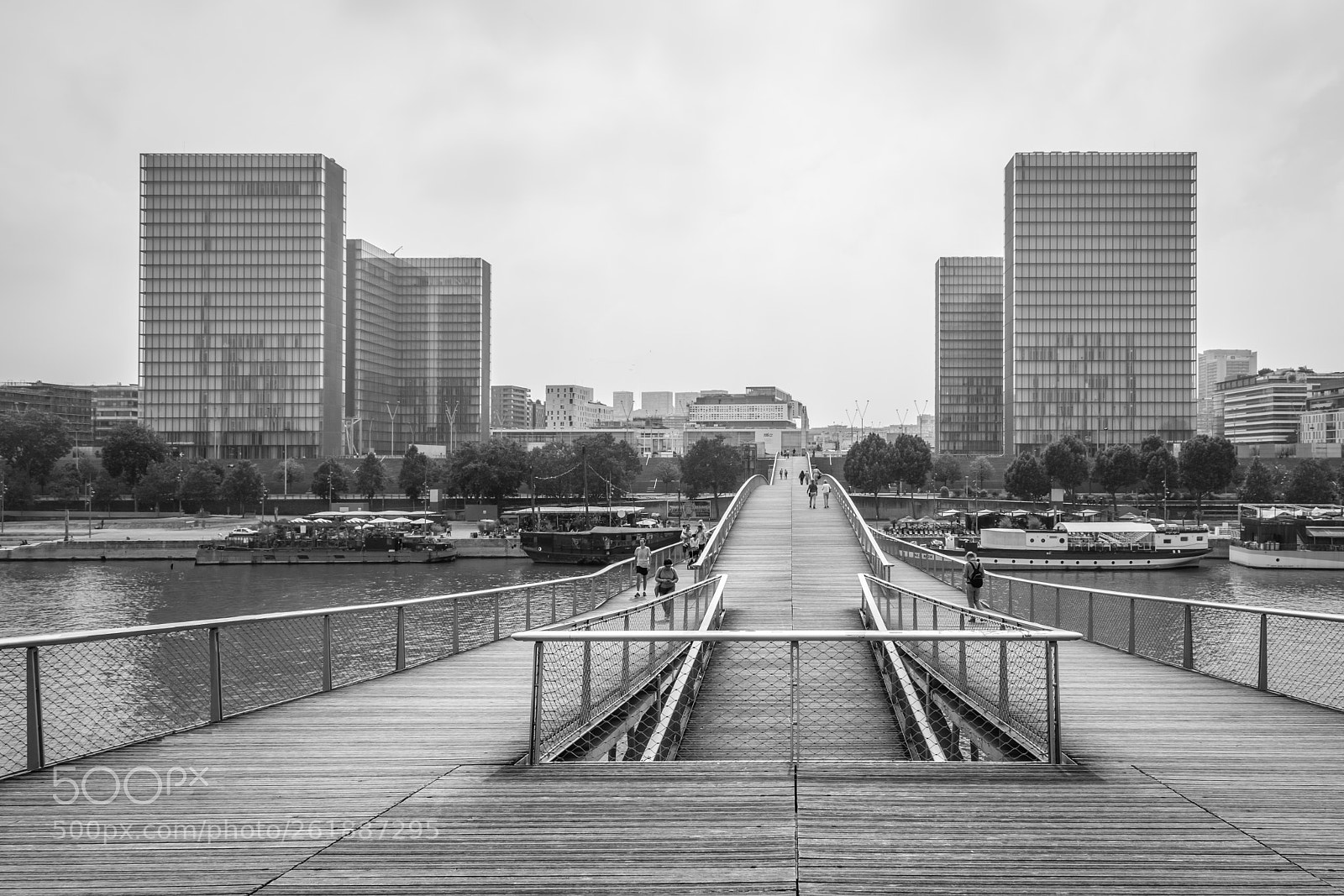 Canon EOS 6D Mark II sample photo. Paris - passerelle simone-de-beauvoir photography