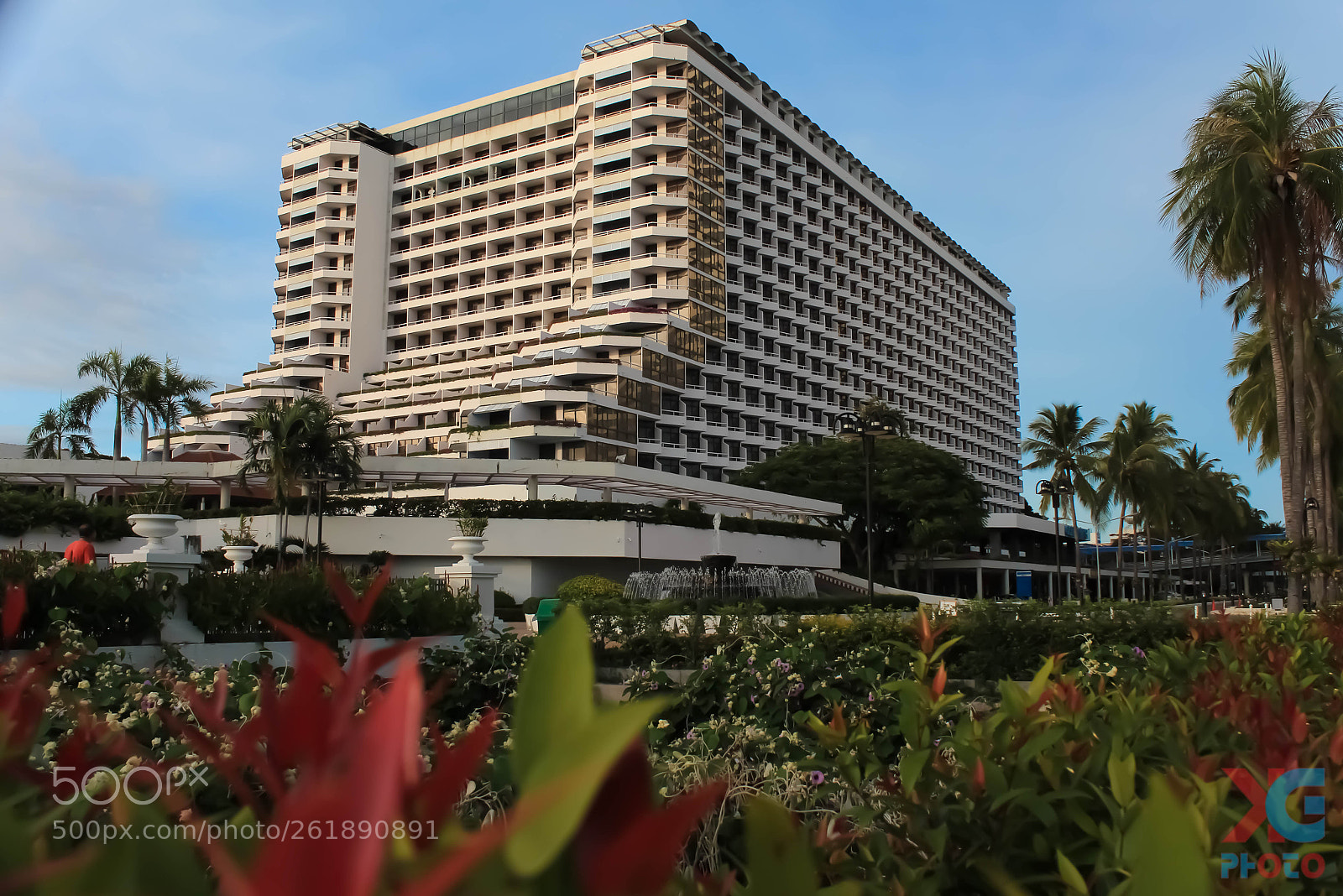 Canon EOS 600D (Rebel EOS T3i / EOS Kiss X5) sample photo. Ship-hotel photography