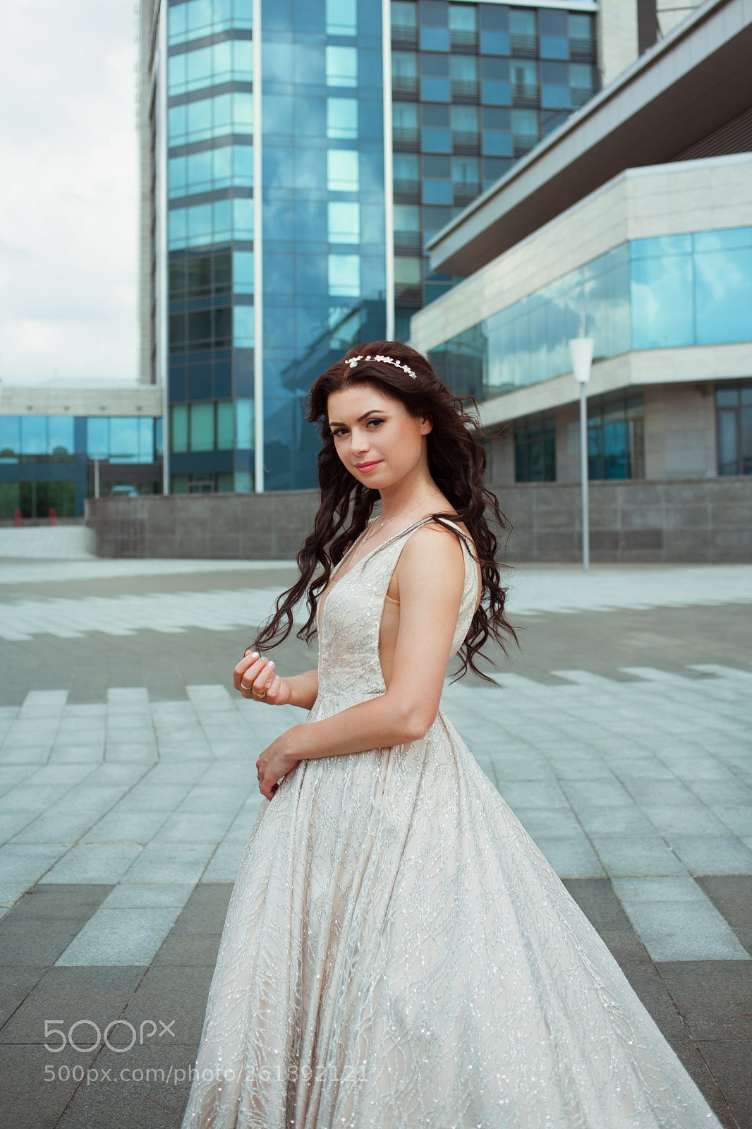 Canon EOS 5D sample photo. Young beautiful bride outdoor photography