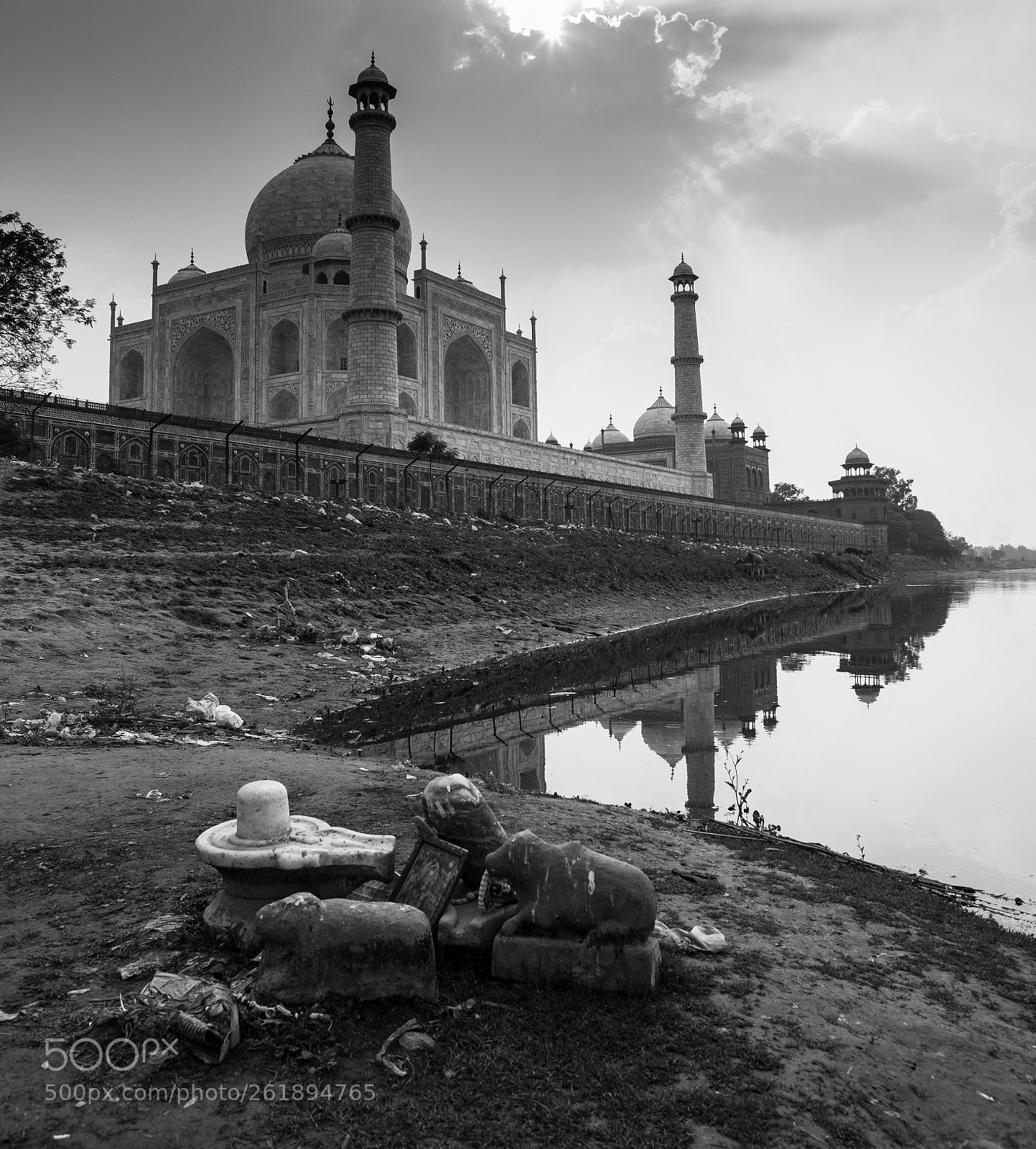 Canon EOS 5D Mark II sample photo. Small shrine outside the photography