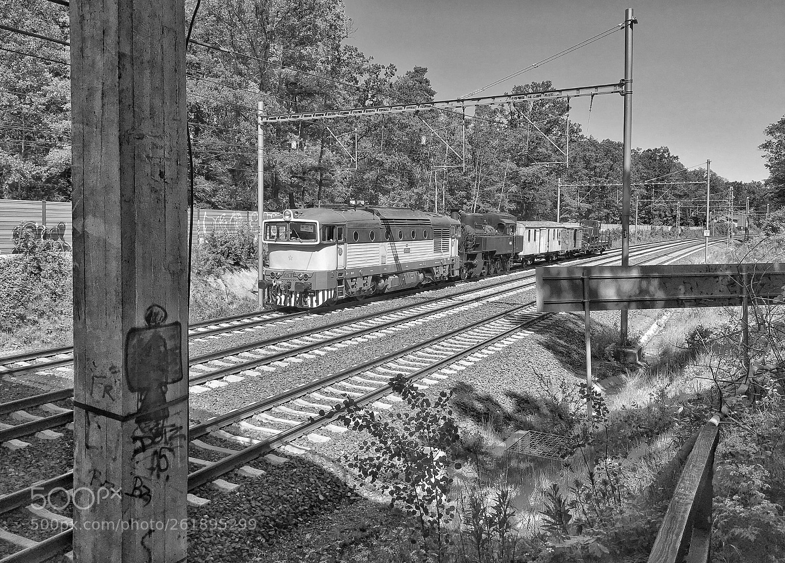 Apple iPhone 6s Plus sample photo. Old train photography