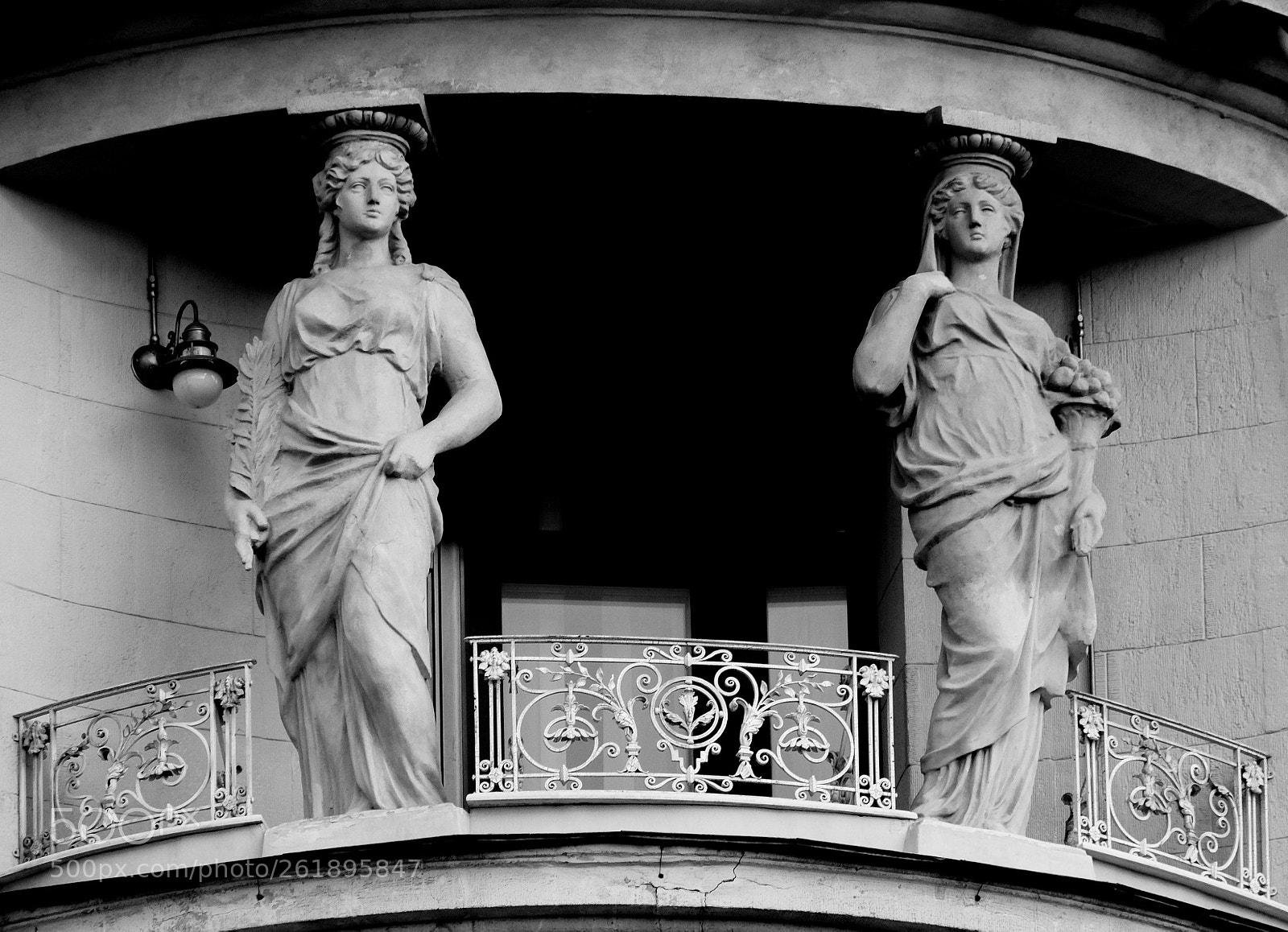 Fujifilm X-T10 sample photo. Antique sculpture photography