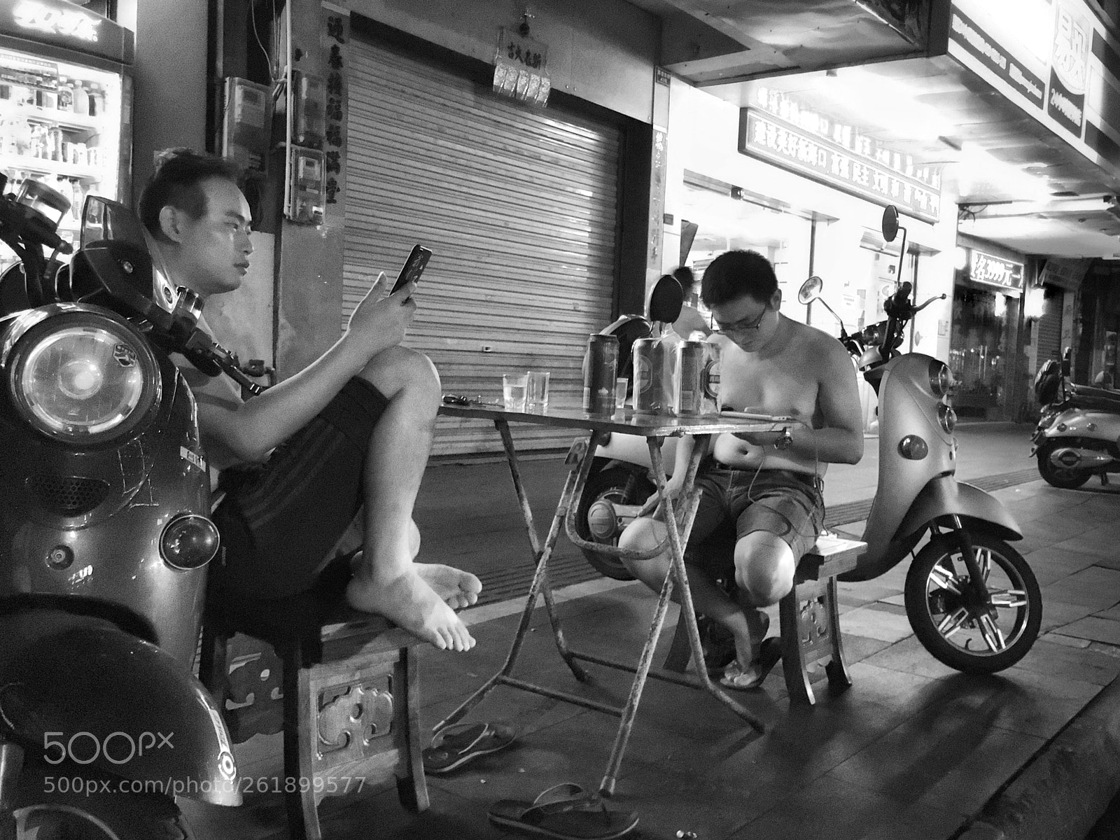 Apple iPhone 6s sample photo. Black and white world,colorful photography