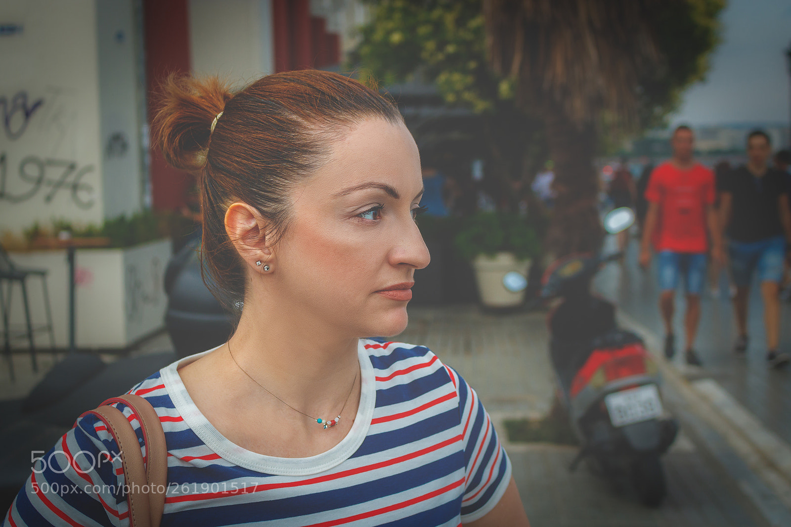 Canon EOS 750D (EOS Rebel T6i / EOS Kiss X8i) sample photo. Looking for something photography