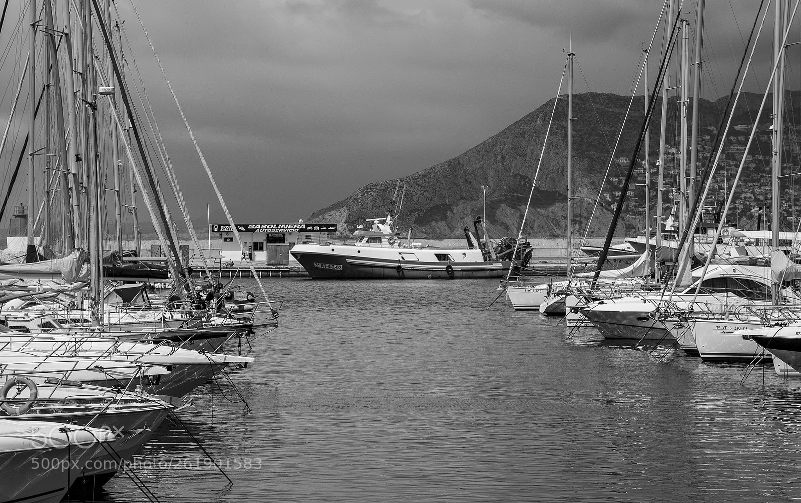 Canon EOS 6D Mark II sample photo. Boat fuel pump photography
