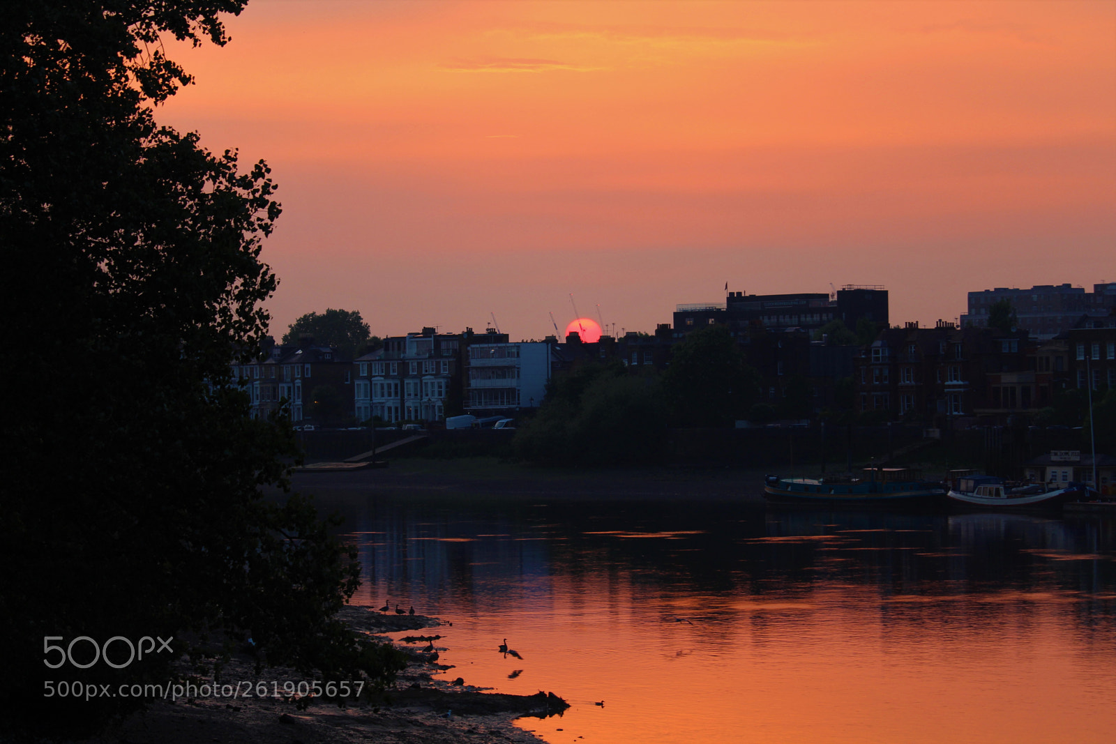 Canon EOS 1300D (EOS Rebel T6 / EOS Kiss X80) sample photo. Hammersmith bridge sunset photography