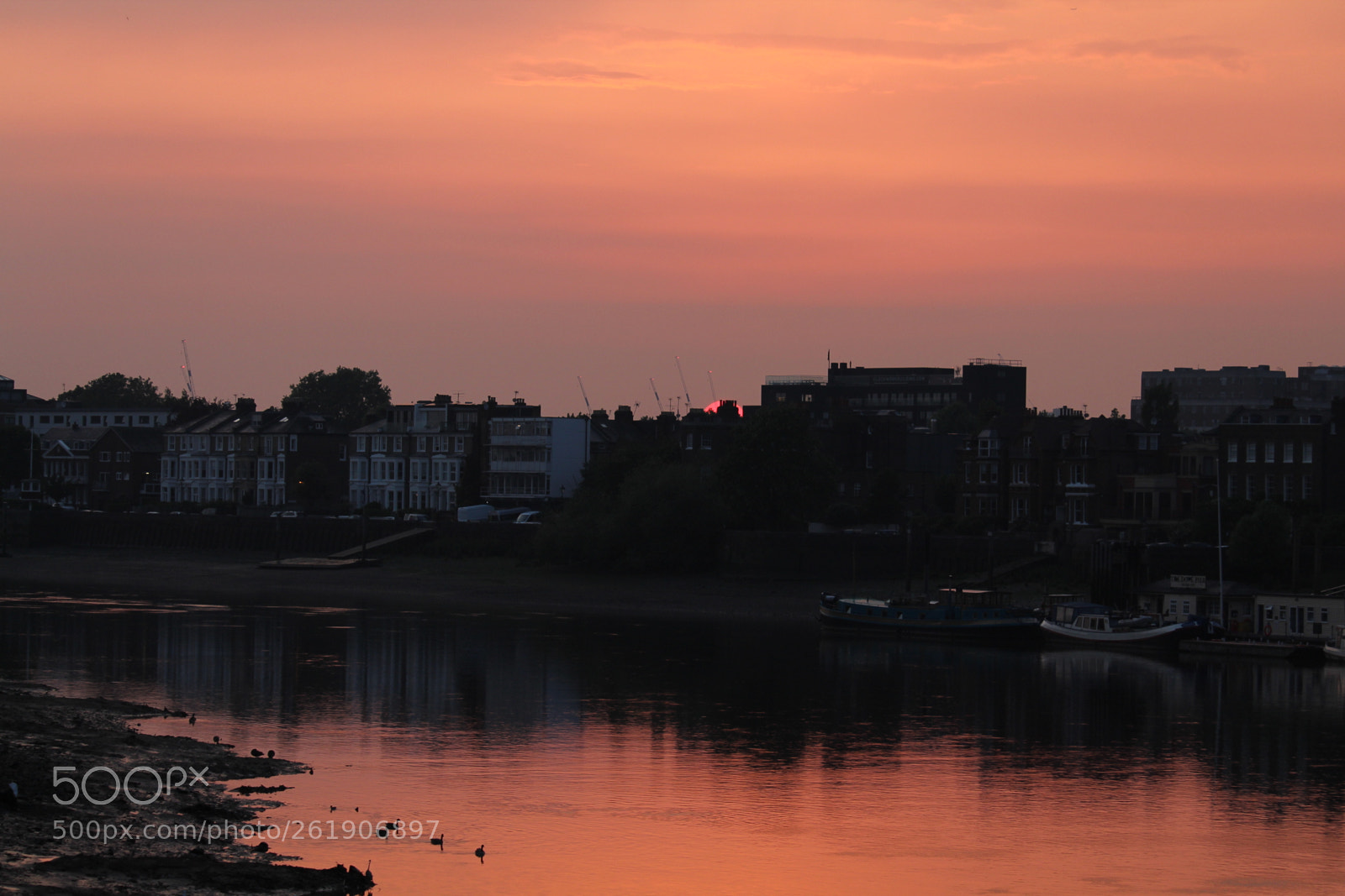 Canon EOS 1300D (EOS Rebel T6 / EOS Kiss X80) + Canon EF-S 55-250mm F4-5.6 IS STM sample photo. Hammersmith bridge sunset photography