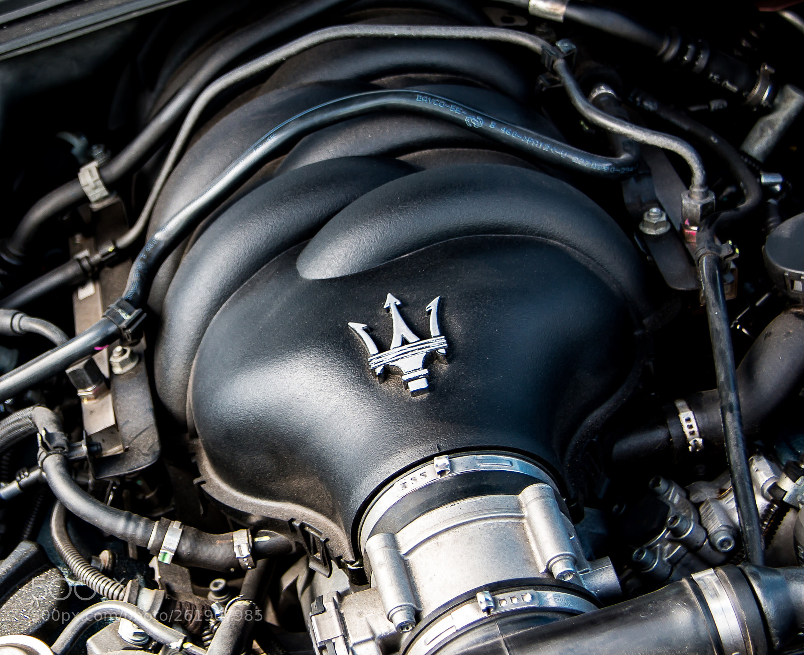 Canon EOS 70D sample photo. Maserati quattroporte engine photography