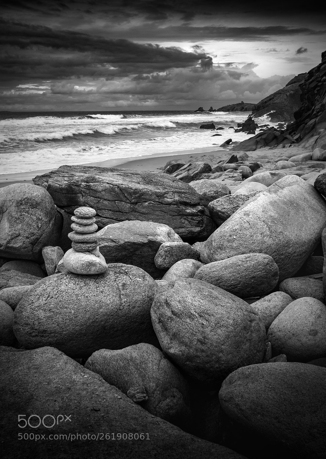 Pentax K-3 sample photo. Quiberon. cairn nb photography