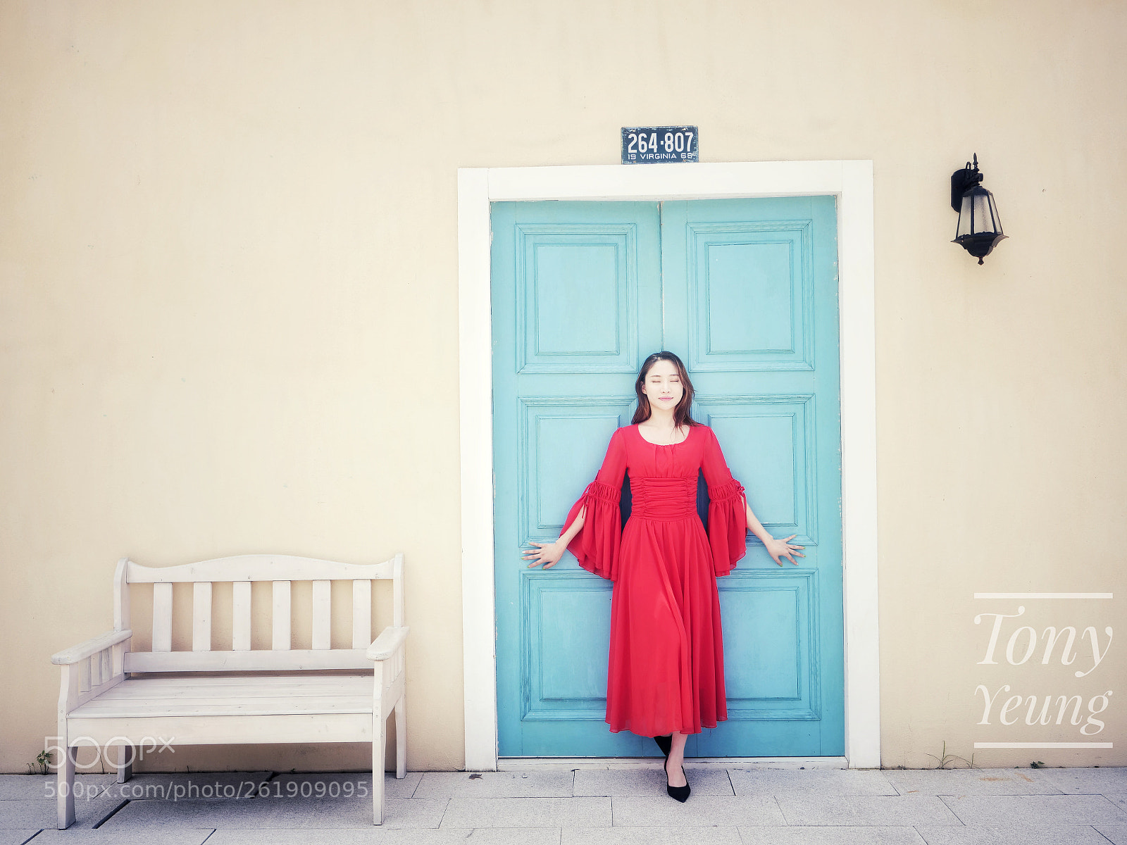 Panasonic Lumix DC-G9 sample photo. Lady in red photography