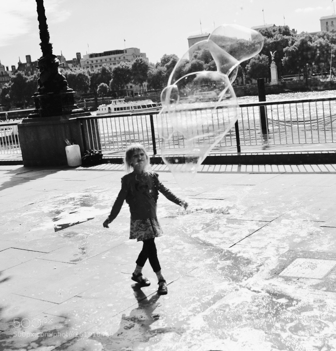 Canon EOS 5D Mark IV sample photo. Bubble chasing  photography