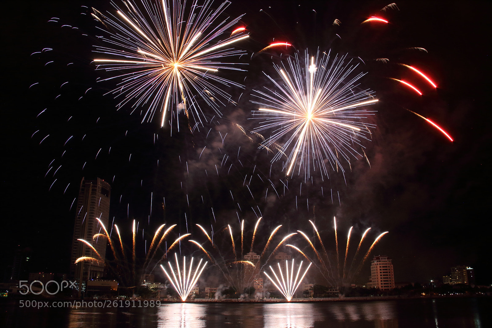 Canon EF-S 18-135mm F3.5-5.6 IS sample photo. Fireworks photography