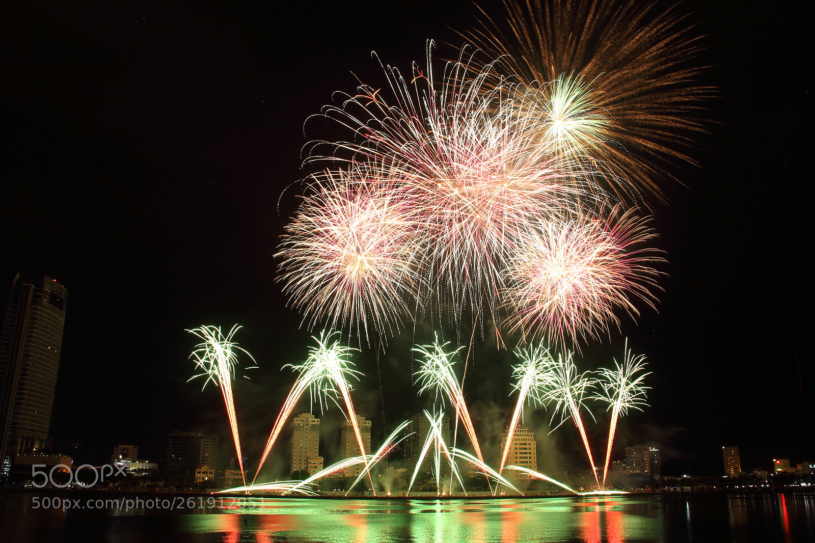 Canon EF-S 18-135mm F3.5-5.6 IS sample photo. Fireworks photography