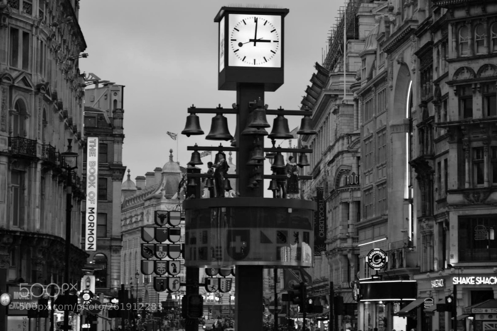 Nikon D3300 sample photo. Piccadilly. urban life photography