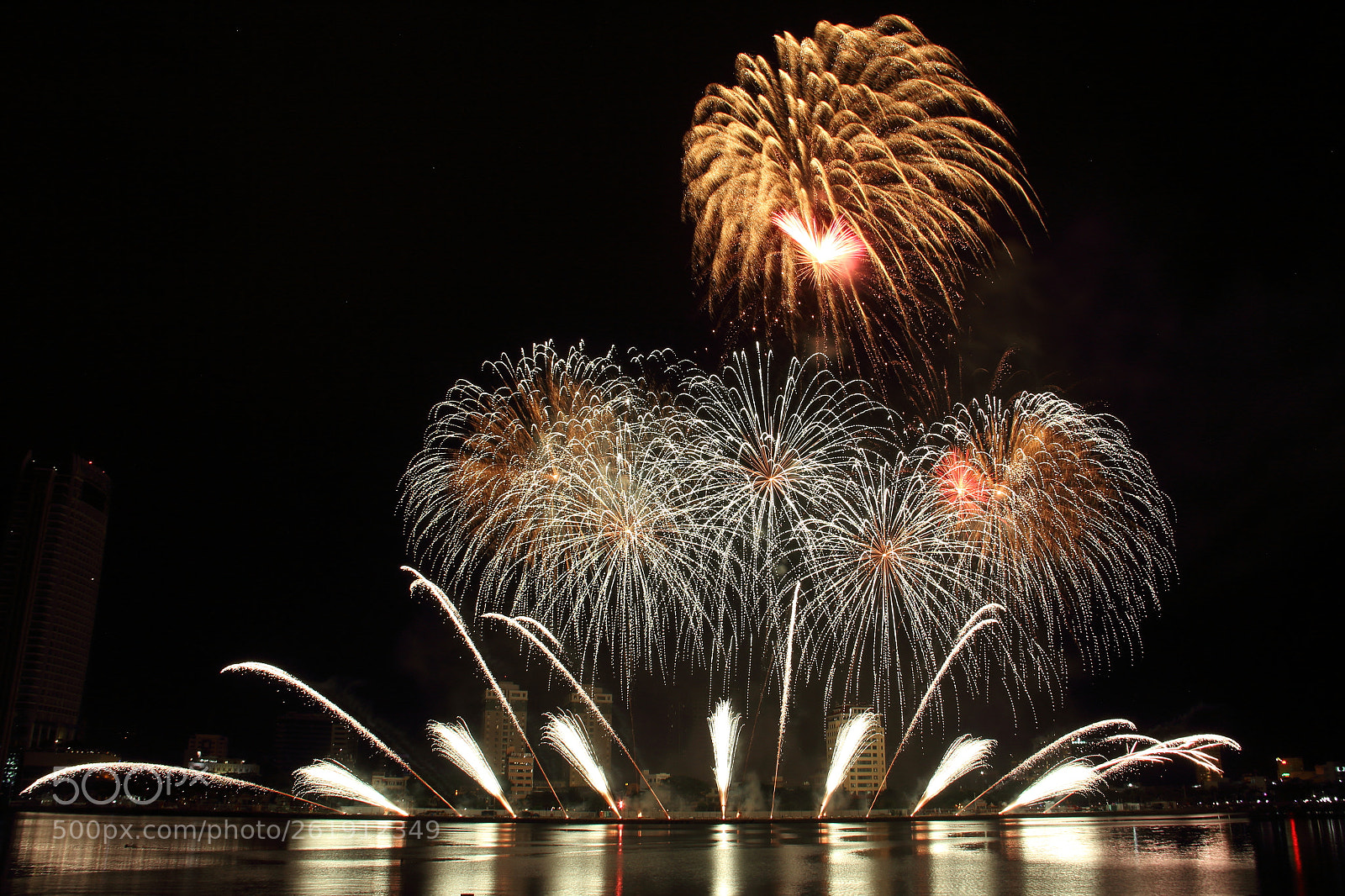 Canon EF-S 18-135mm F3.5-5.6 IS sample photo. Fireworks photography