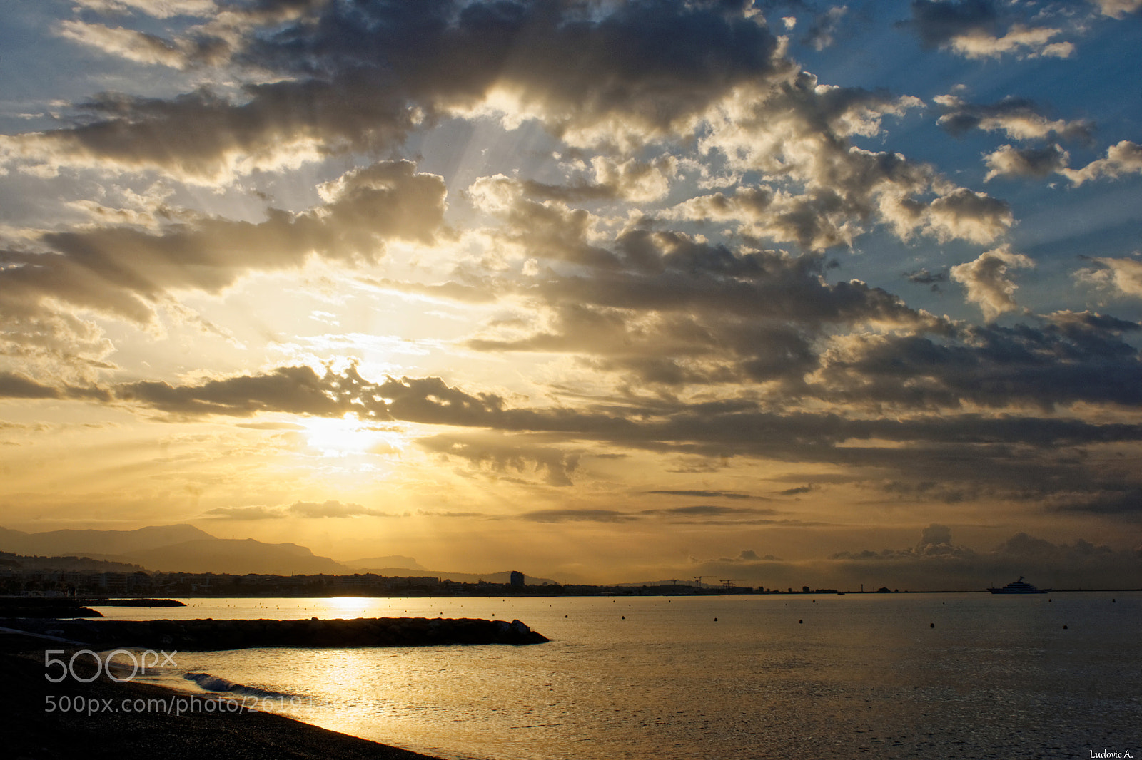 Sony Alpha DSLR-A700 sample photo. Le matin à cagnes/mer photography