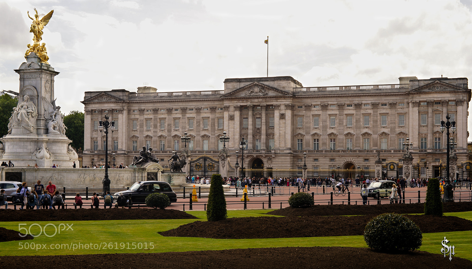 Sony a99 II sample photo. Buckingham palace photography