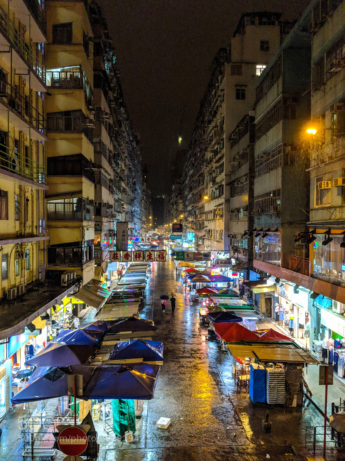 Google Pixel 2 sample photo. Rain in mong kok photography