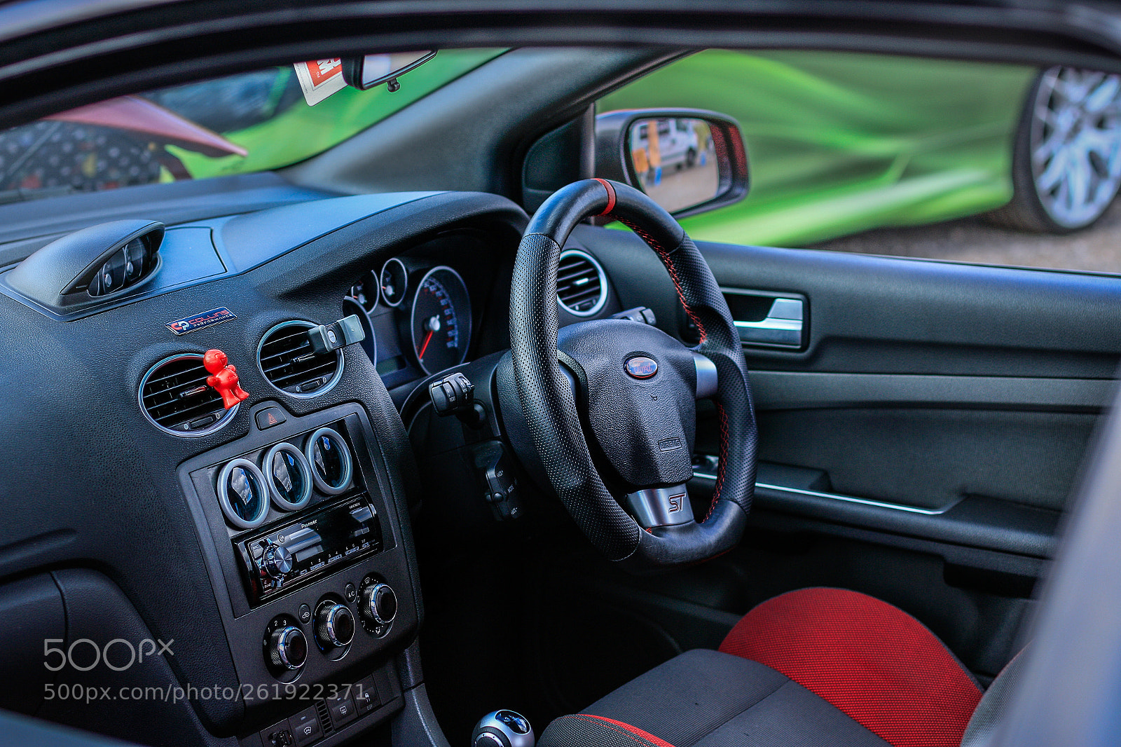 Canon EOS 70D sample photo. Ford focus interior photography