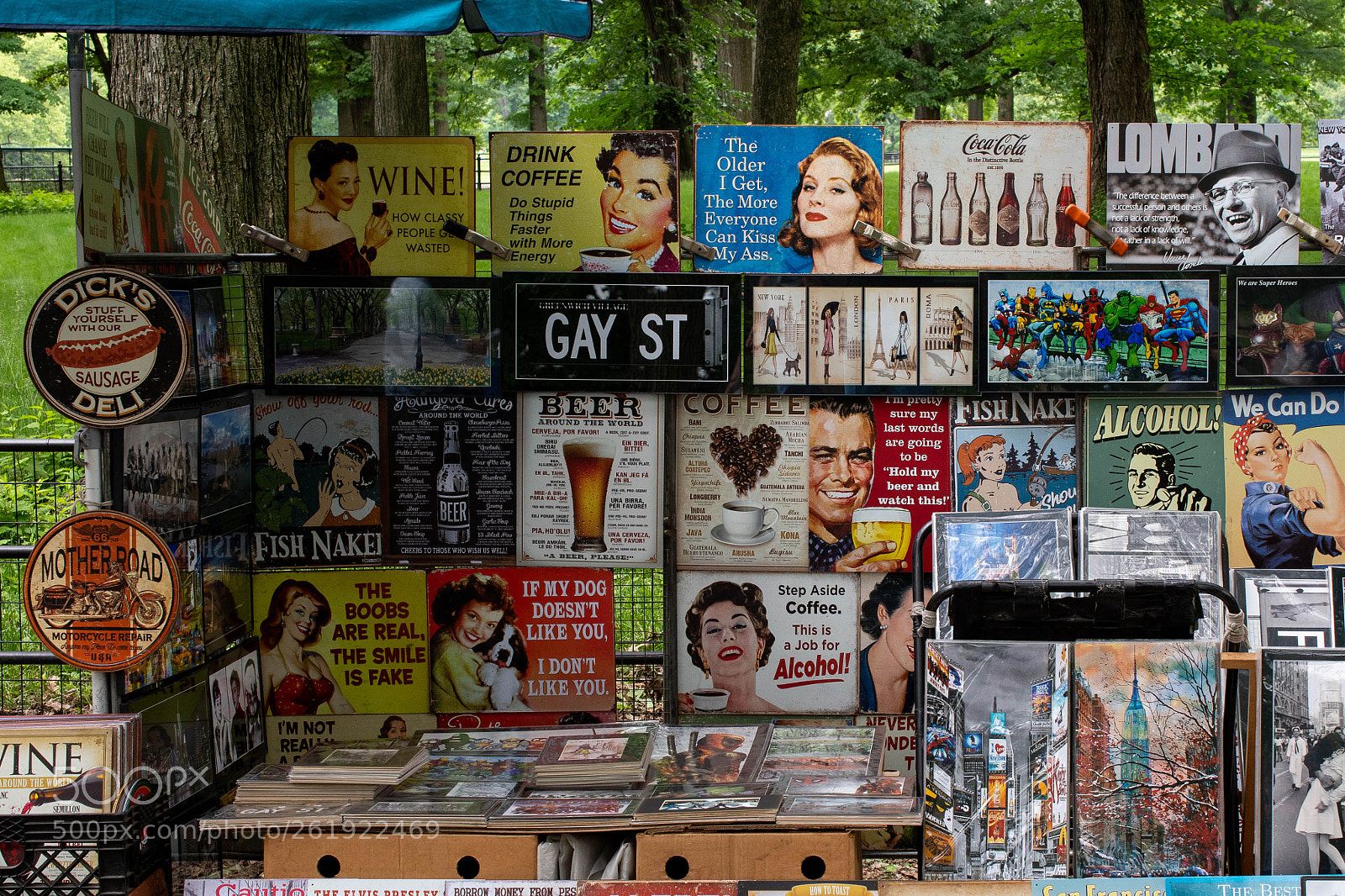 Nikon D500 sample photo. Nyc poster stand photography