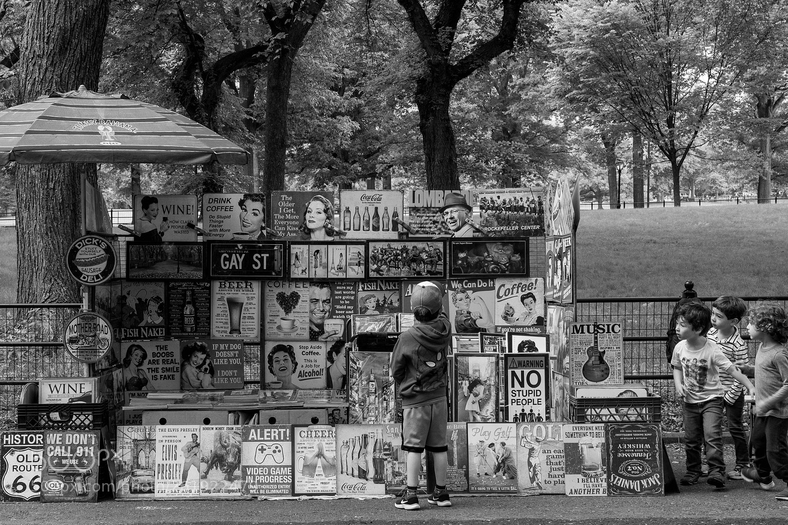 Nikon D500 sample photo. Nyc poster stands and photography