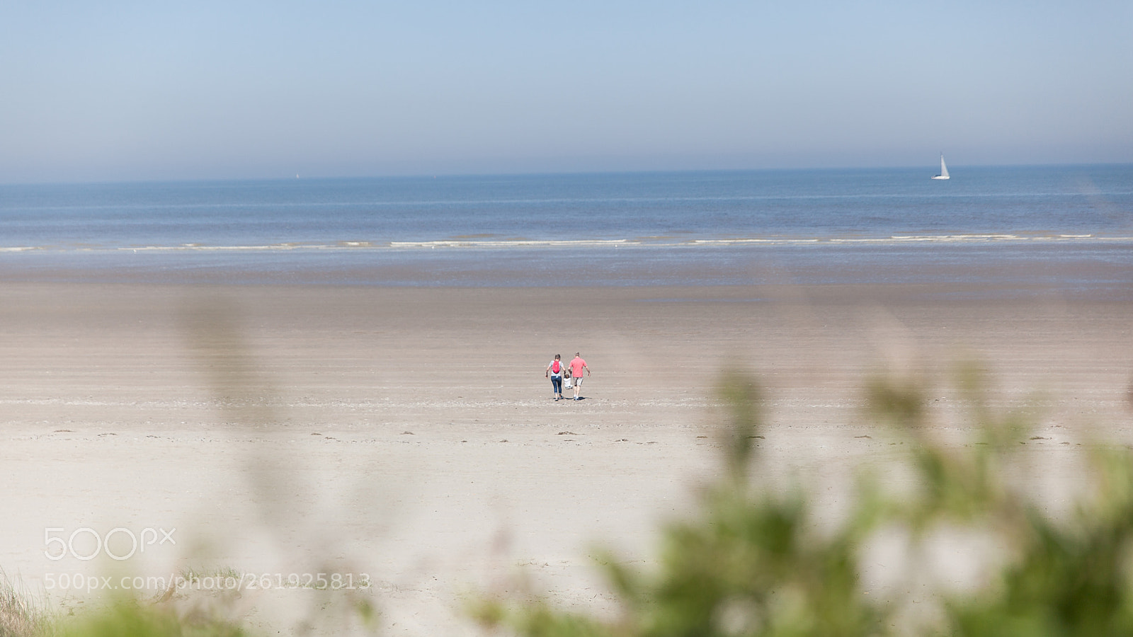 Canon EOS 5D Mark II sample photo. Walking on the beach photography