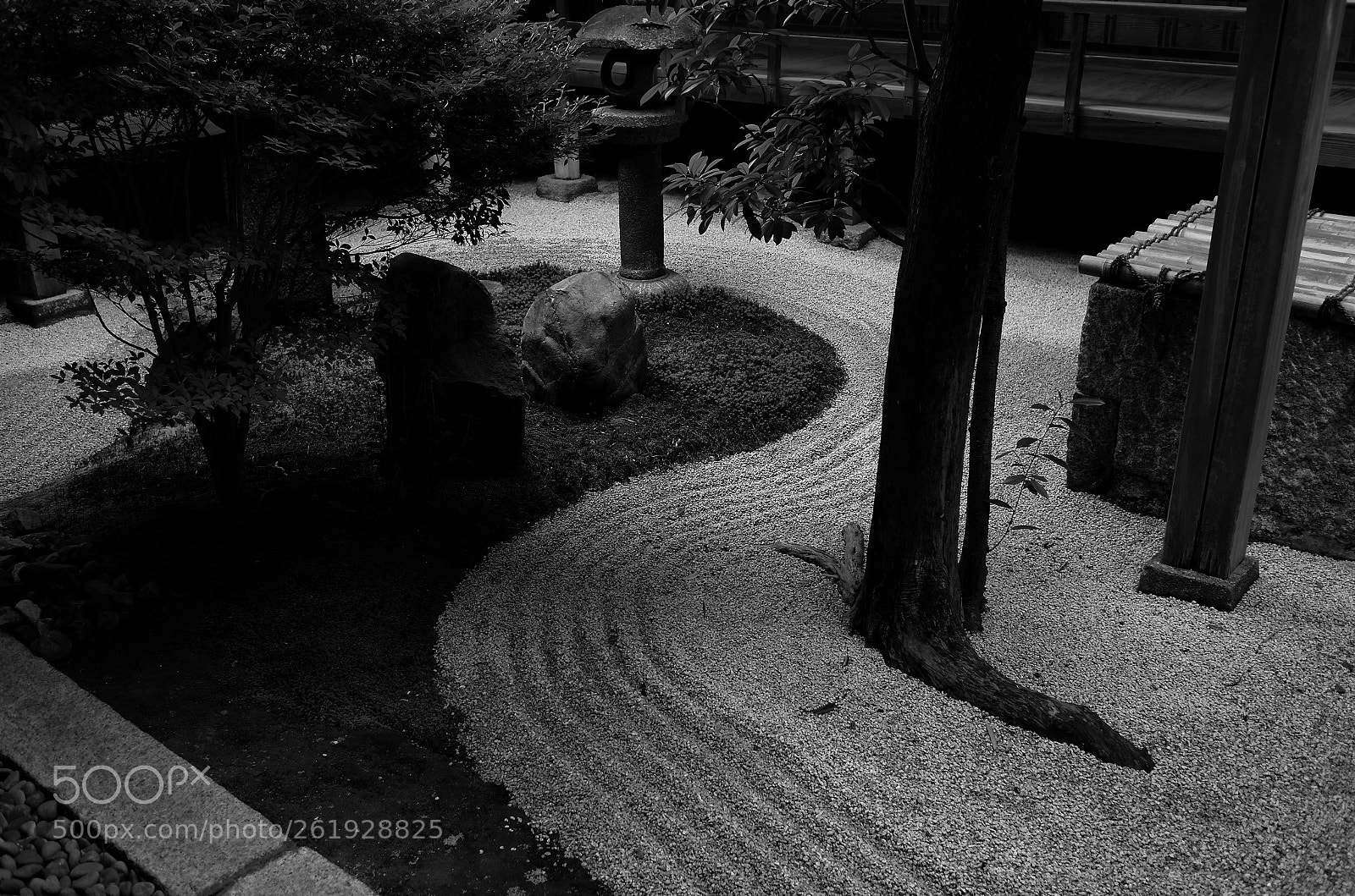 Leica X2 sample photo. Courtyard photography