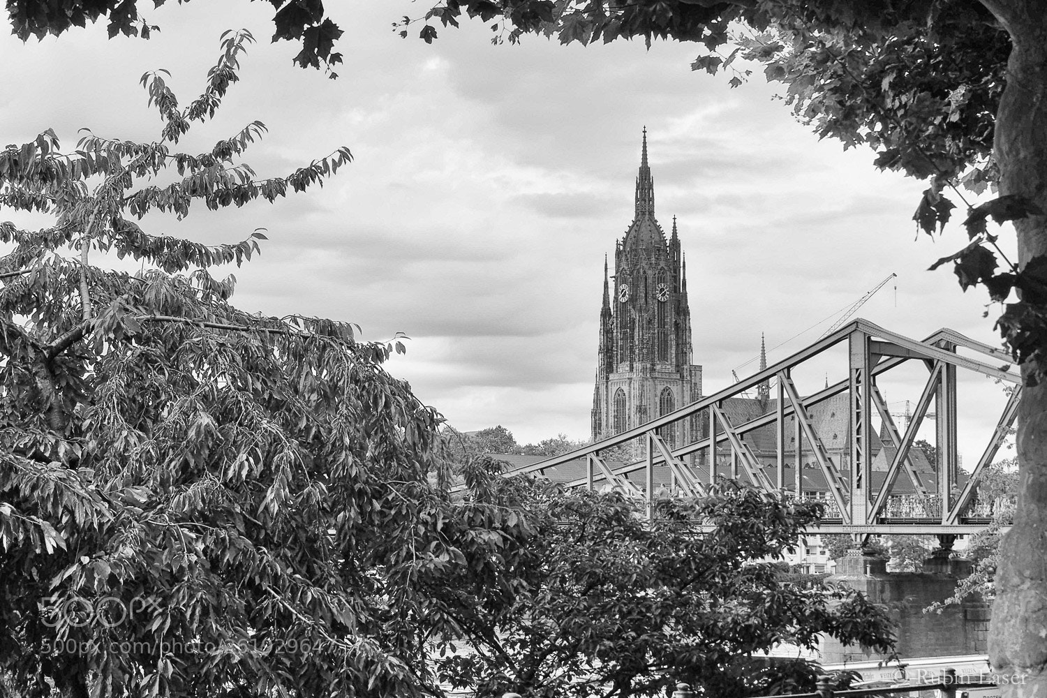 Olympus OM-D E-M10 II sample photo. Frankfurter dom photography