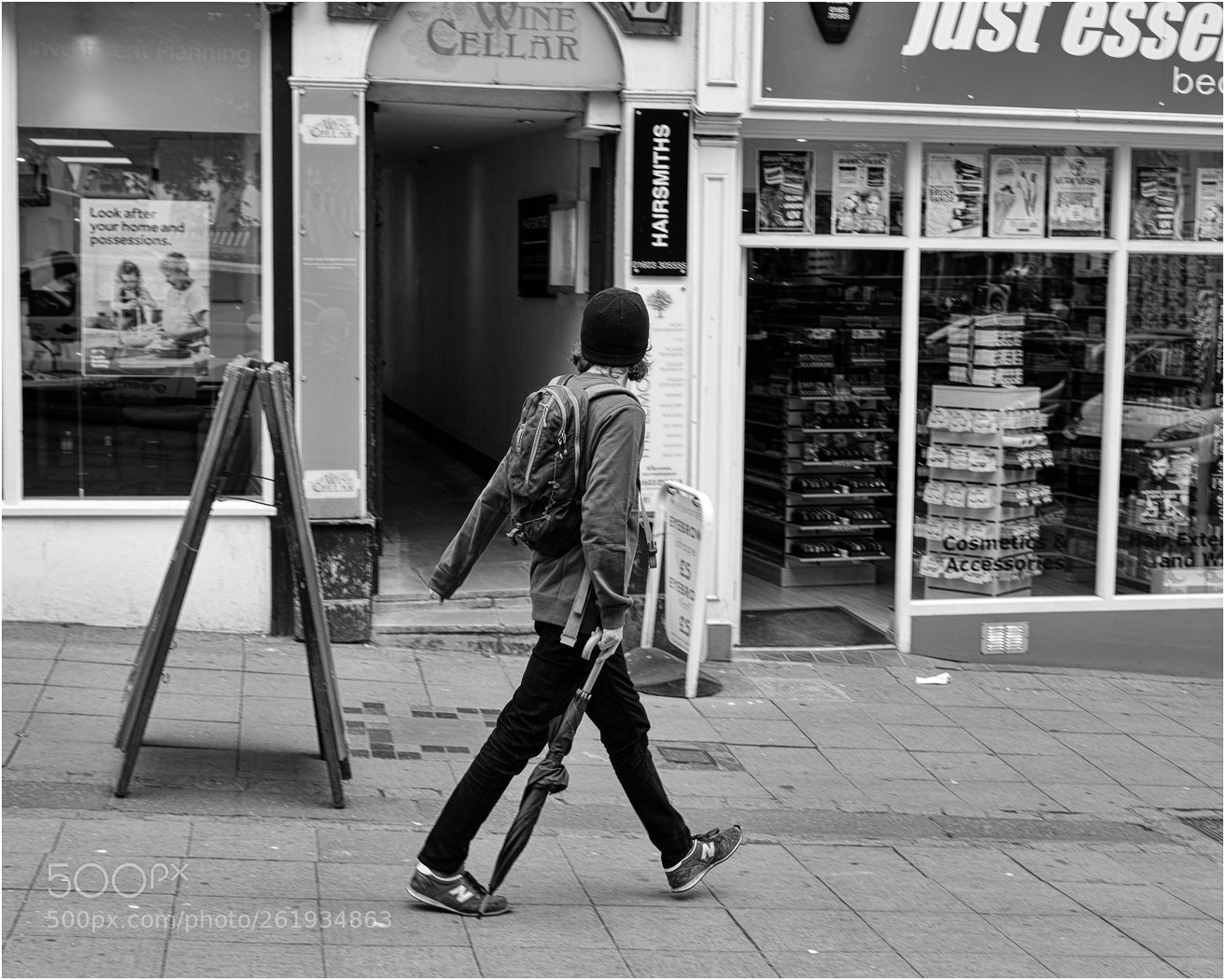 Fujifilm X-E3 sample photo. Man with an umbrella. photography