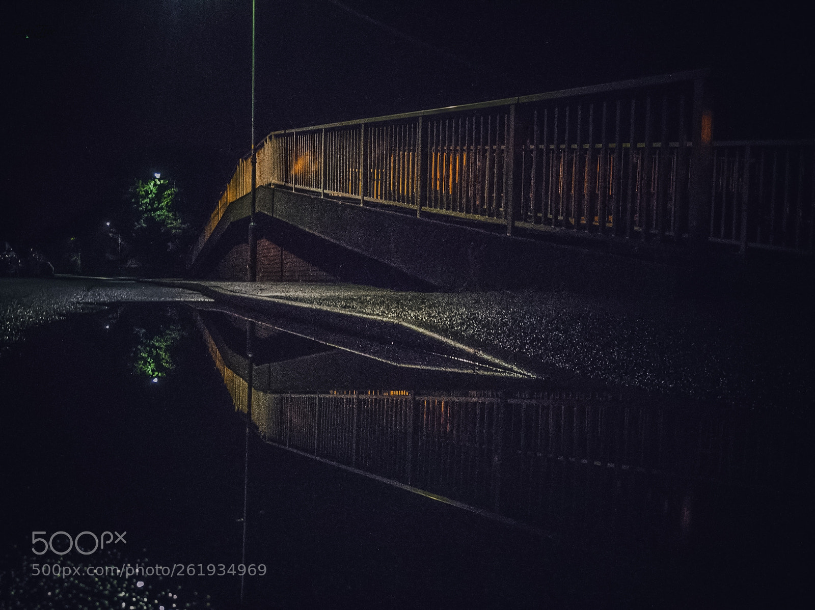 HUAWEI P10 sample photo. Night time reflection photography