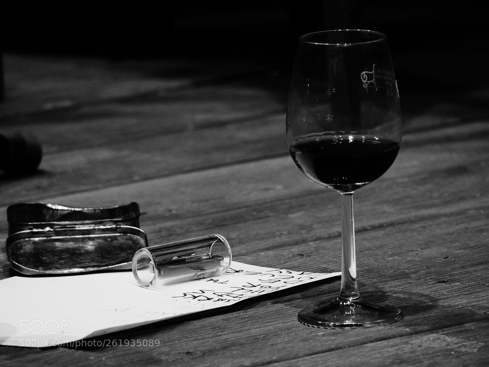 Olympus OM-D E-M10 II sample photo. Setlist & wine photography