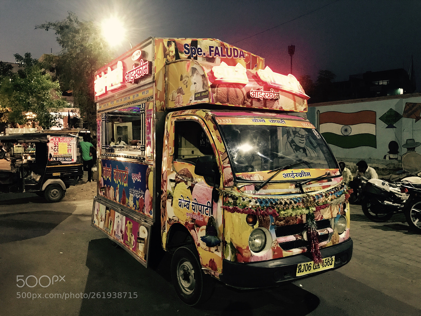 Apple iPhone 7 sample photo. Ice cream shop photography