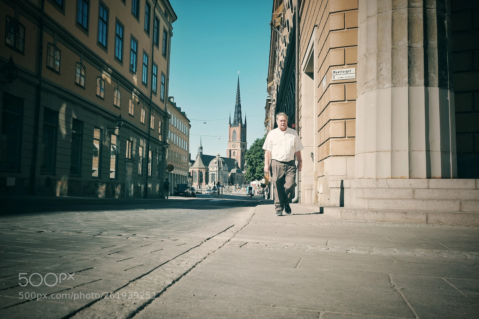 Fujifilm X-T2 sample photo. Walking! photography