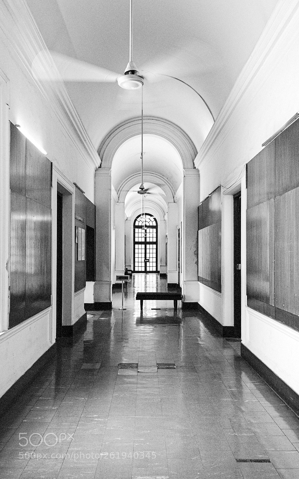 Canon EOS 550D (EOS Rebel T2i / EOS Kiss X4) sample photo. Corridor of history photography