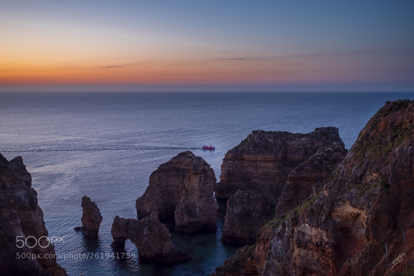 Olympus OM-D E-M5 II sample photo. Piedade boat photography