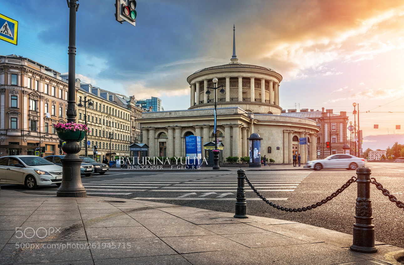 Nikon D800 sample photo. Round building of metro photography