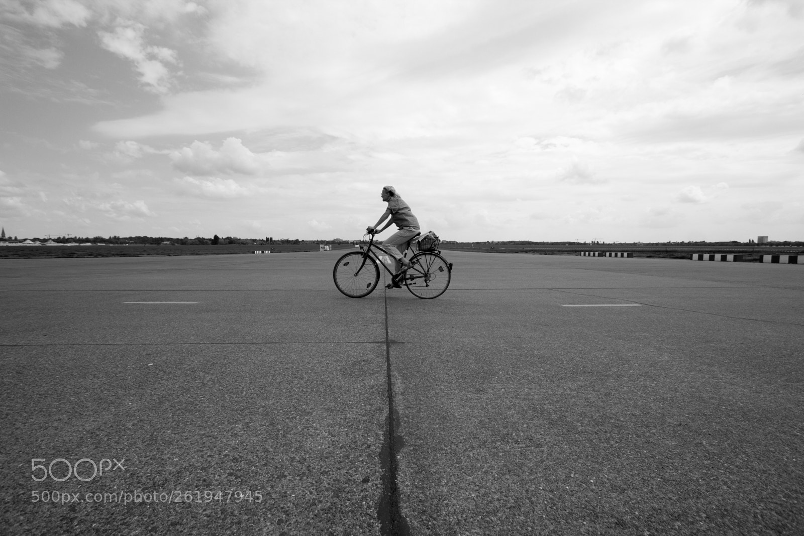 Canon EOS 550D (EOS Rebel T2i / EOS Kiss X4) sample photo. Cyclist photography