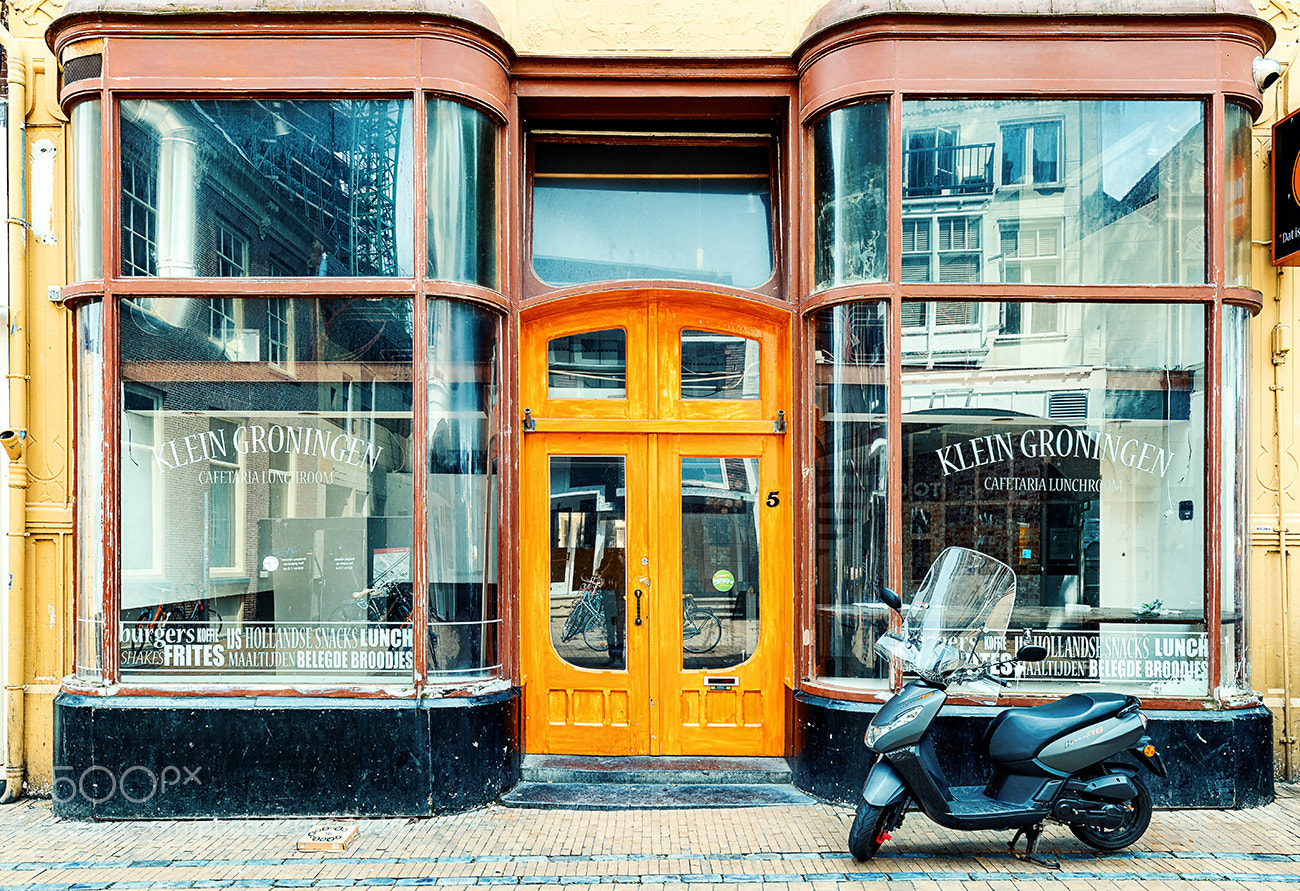 Canon EOS 6D Mark II sample photo. Window photography
