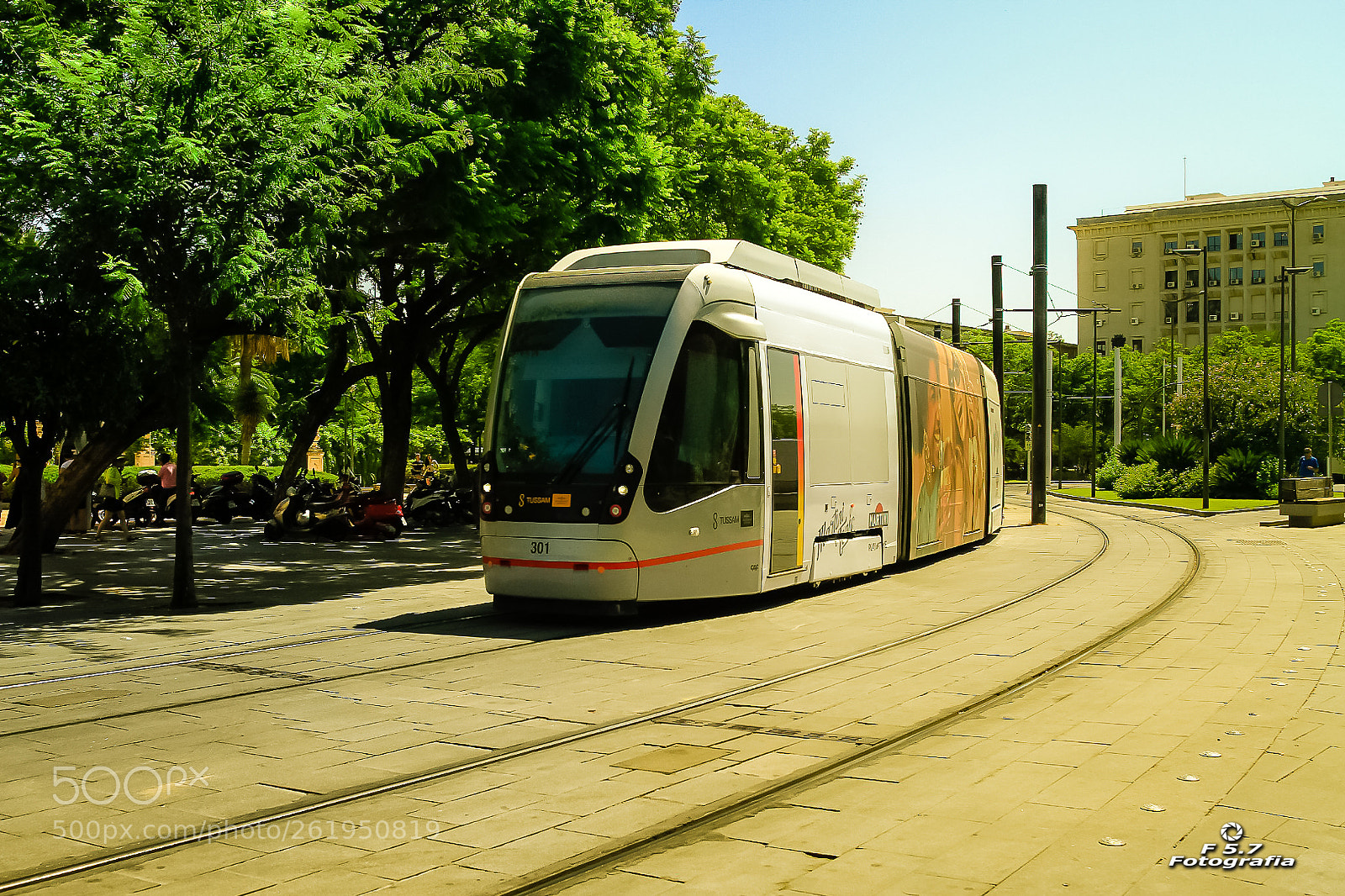 Canon EOS 7D sample photo. Tranvia 2 - sevilla photography