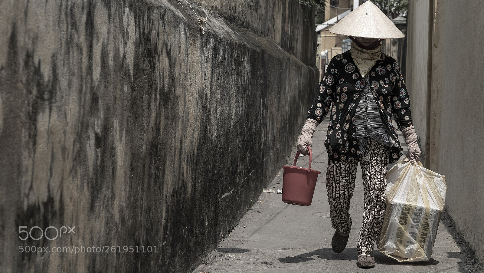 Olympus PEN-F sample photo. In the alley, hoi photography