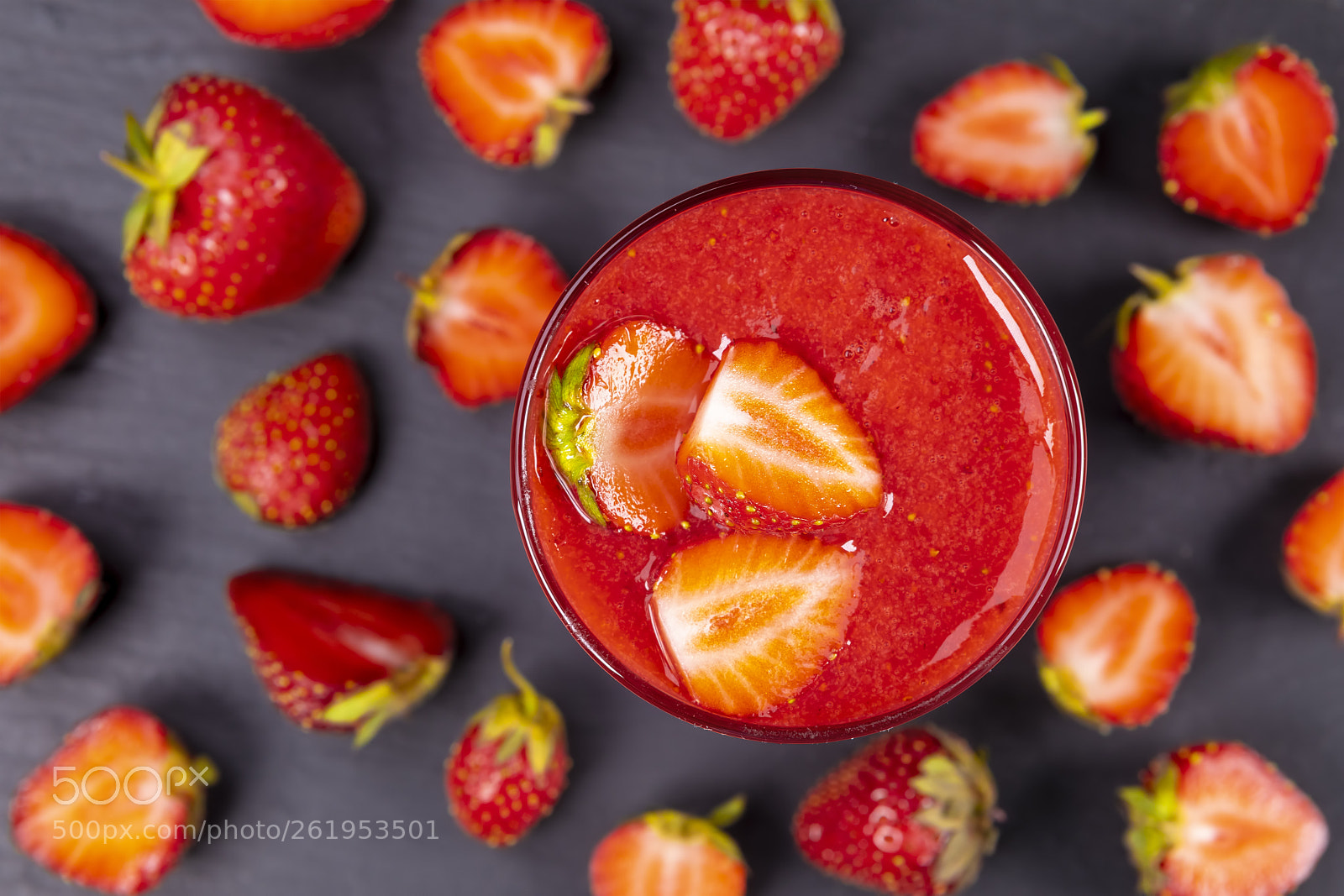 Canon EOS 5D Mark IV sample photo. Strawberry in fresh smoothie photography