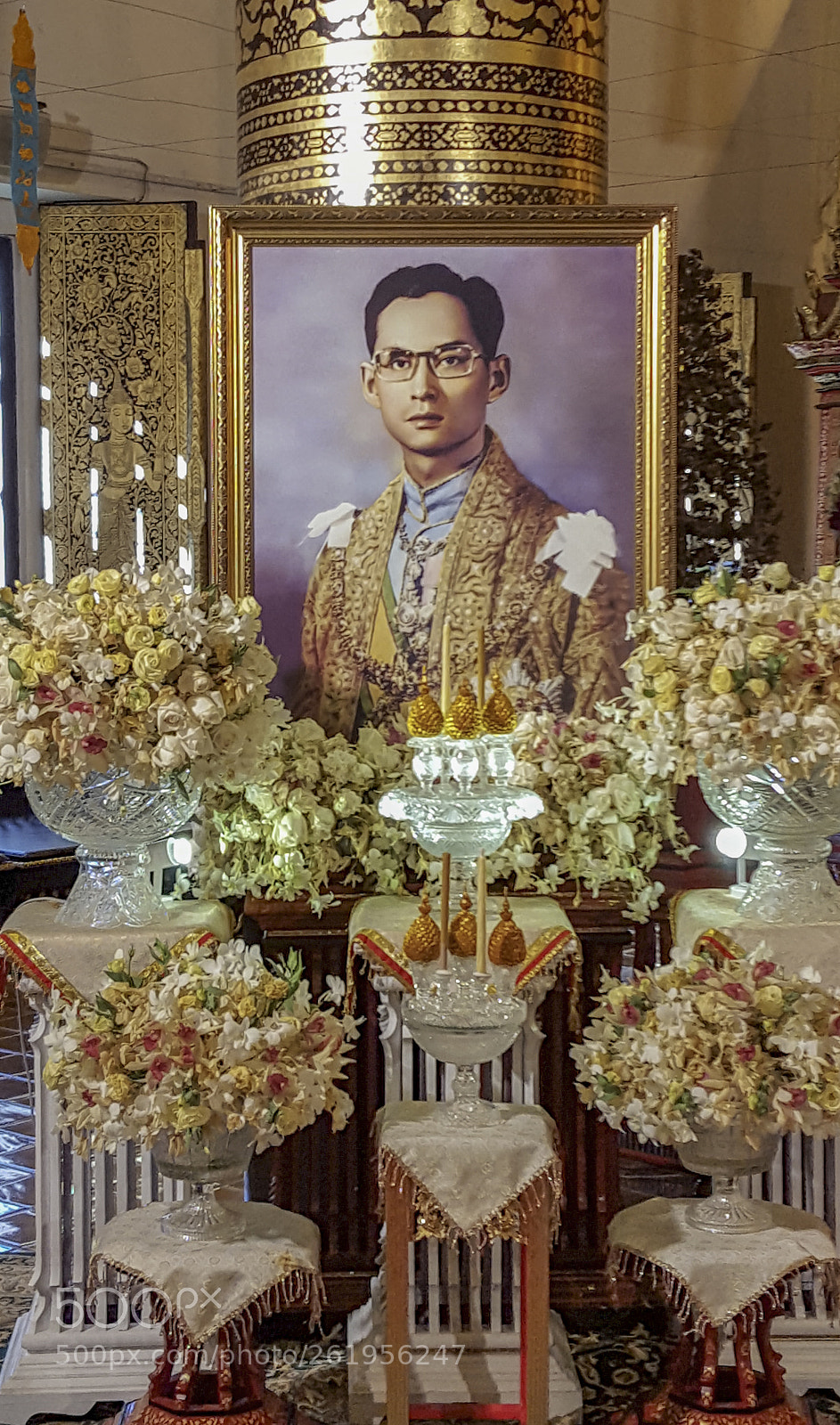 Samsung Galaxy S6 sample photo. Temple memorial to bhumibol photography