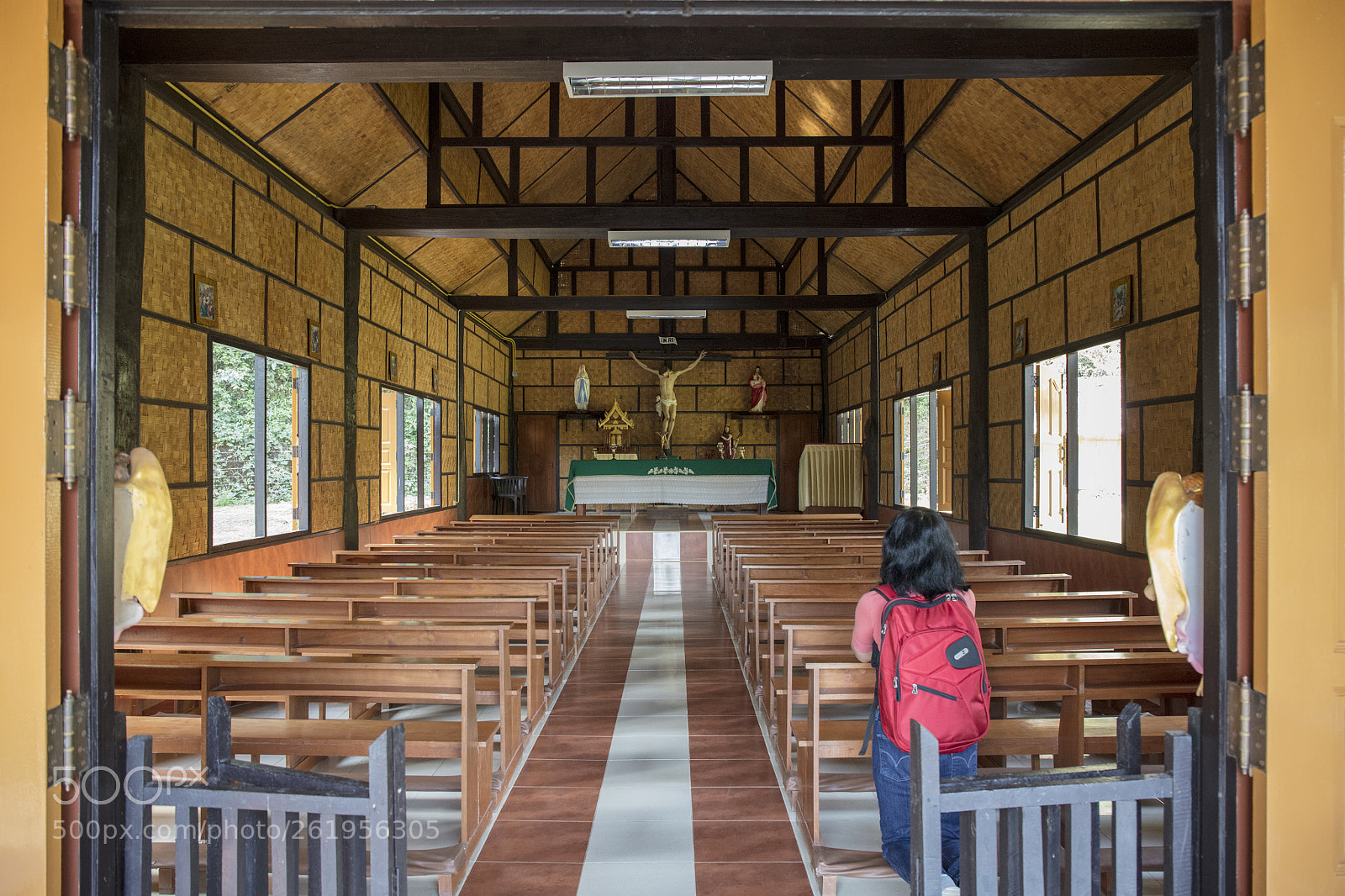 Canon EOS 5DS sample photo. Interior of small christian photography