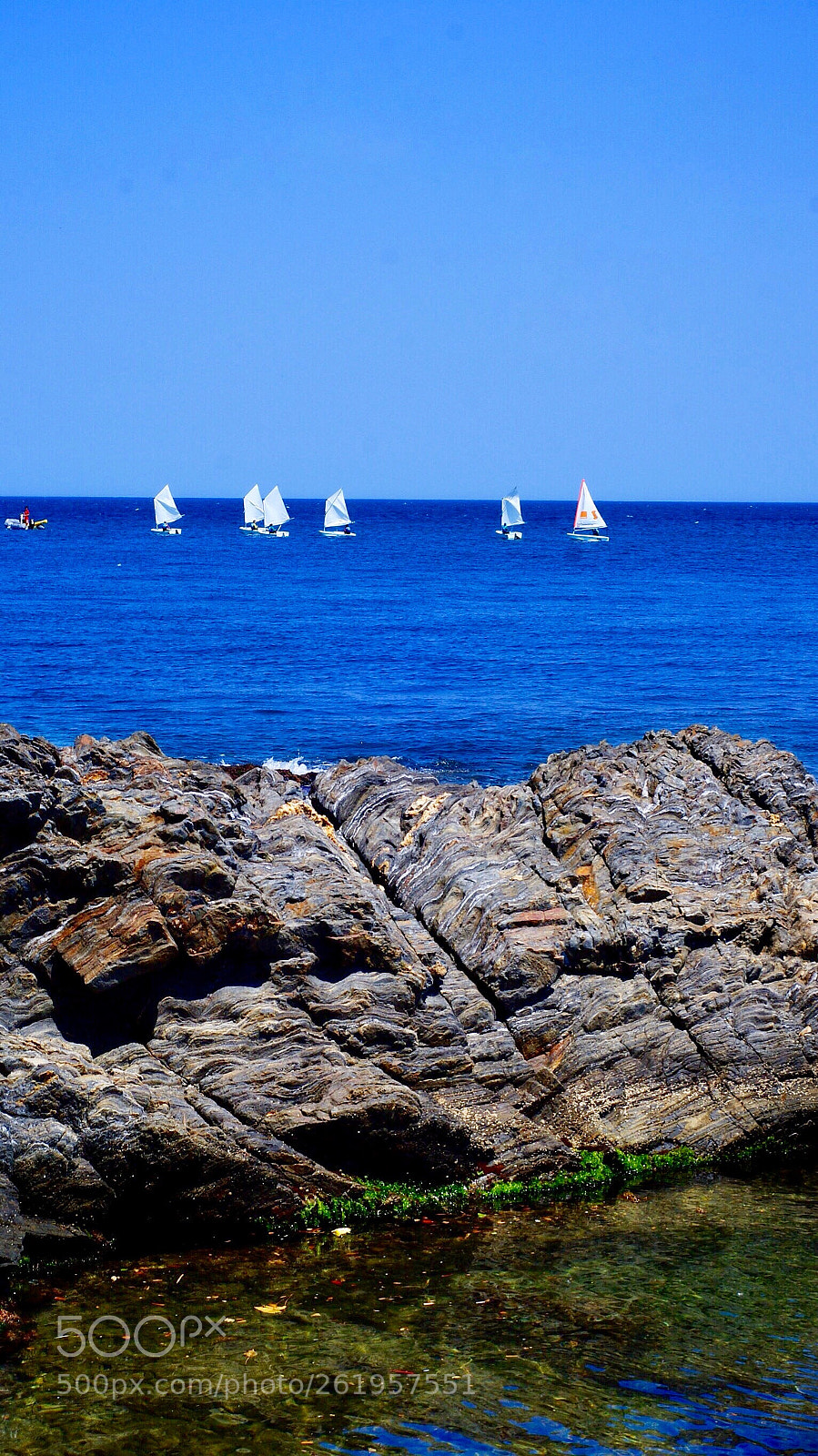 Sony Alpha DSLR-A200 sample photo. Sea rocks and sun photography