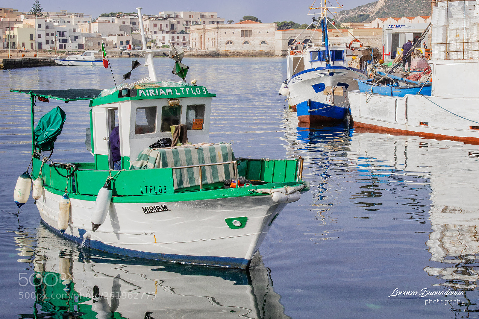 Canon EOS 7D Mark II sample photo. Coloured boat (favignana, italy) photography