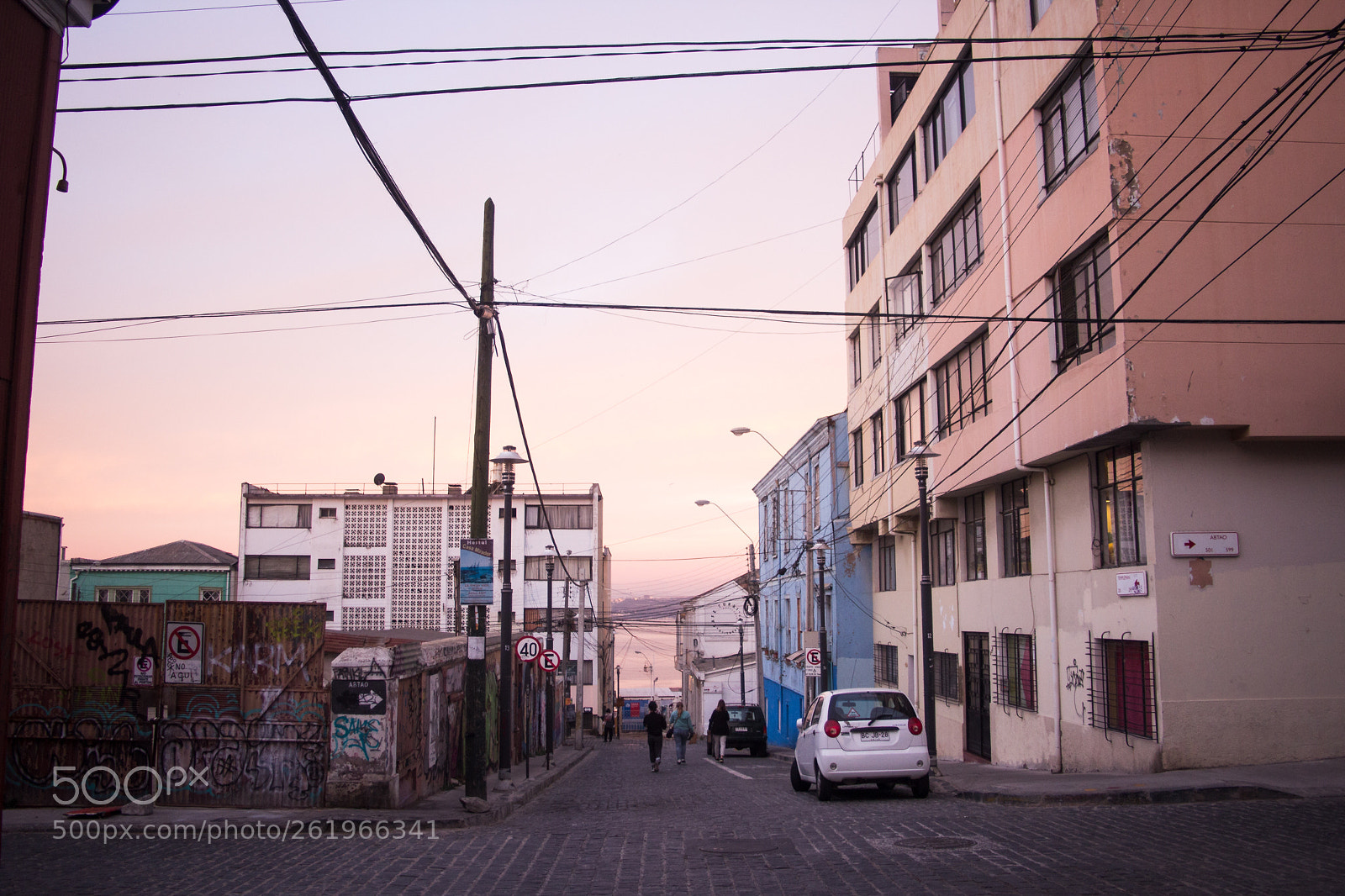 Canon EOS 600D (Rebel EOS T3i / EOS Kiss X5) sample photo. Nightlife in valparaíso photography