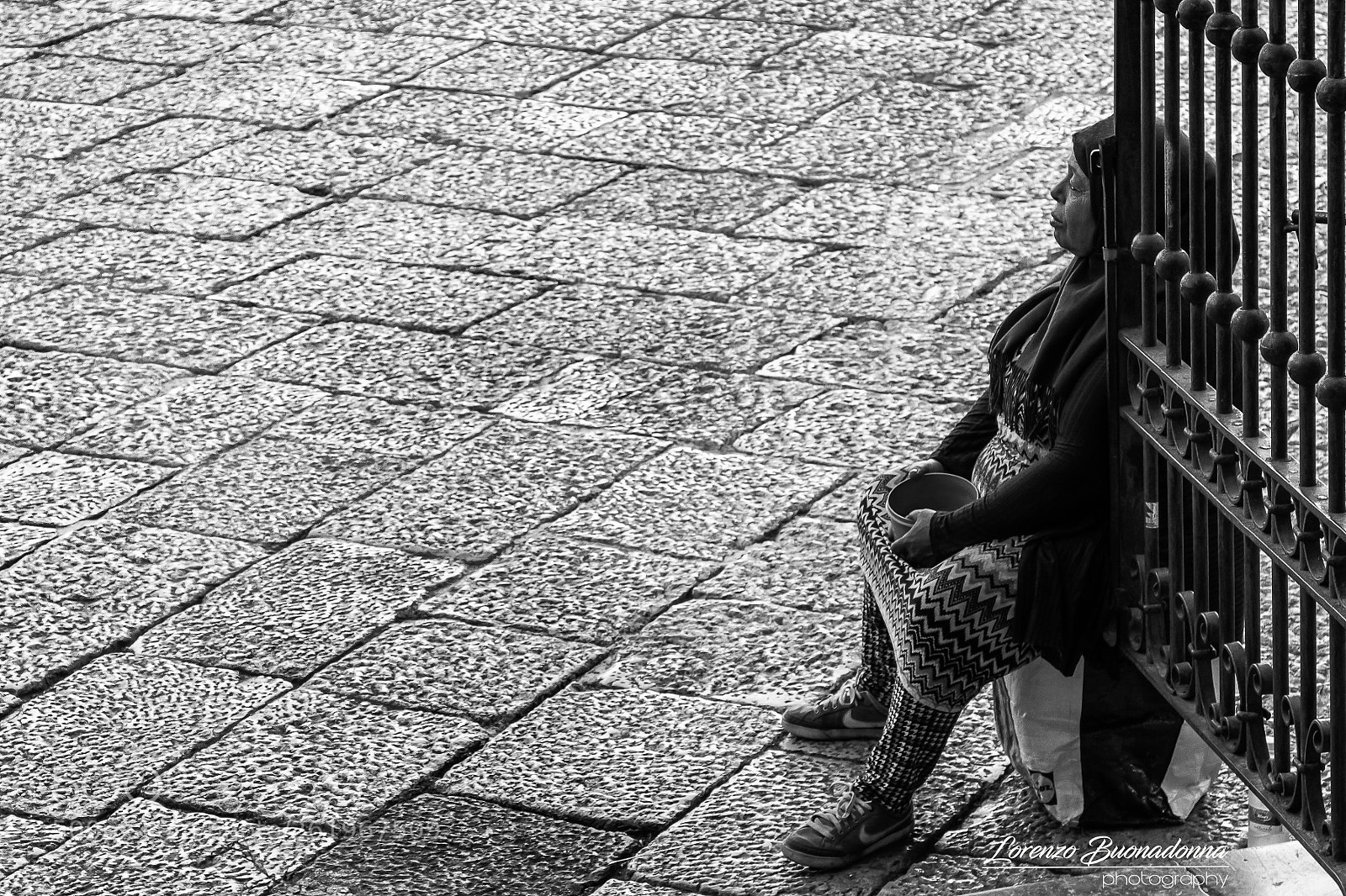 Canon EOS 7D Mark II sample photo. Woman in palermo photography