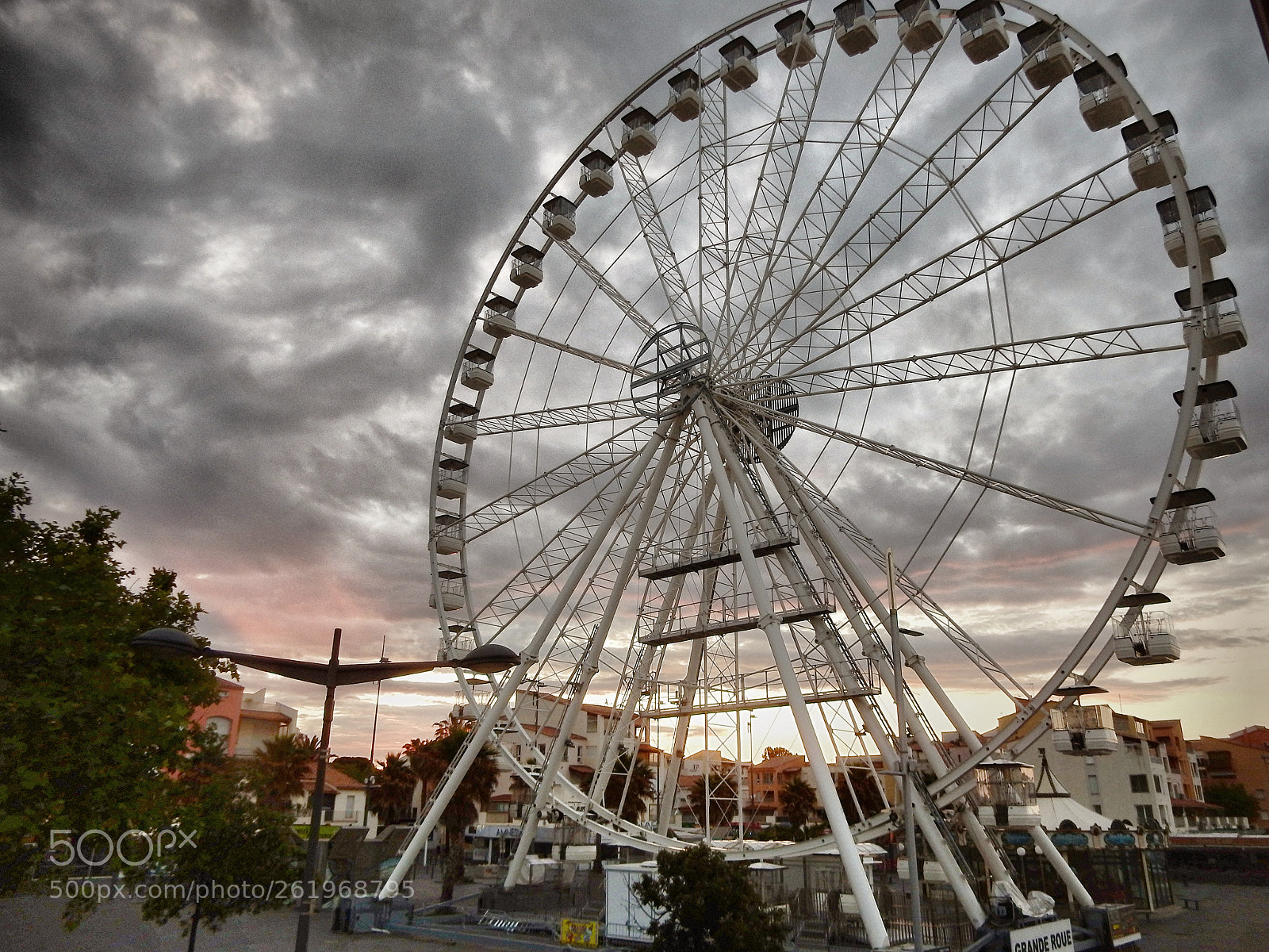Nikon Coolpix S9900 sample photo. The grand roue in photography