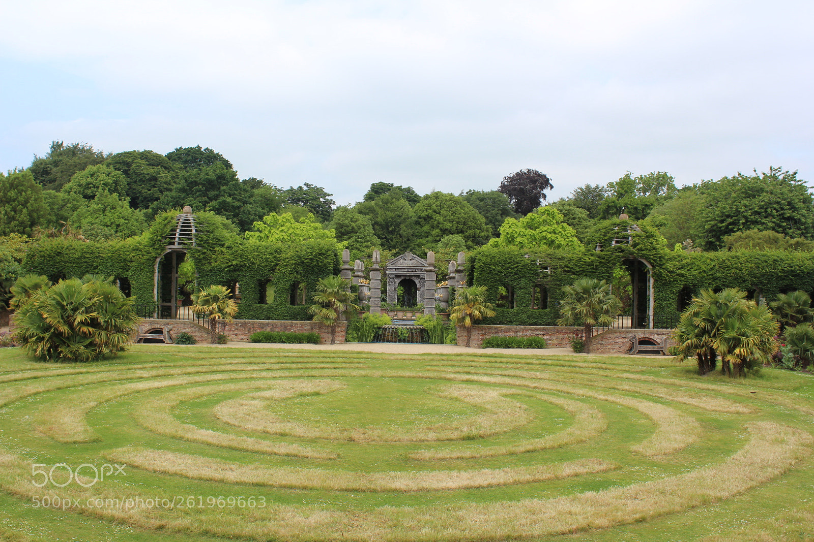 Canon EOS 1300D (EOS Rebel T6 / EOS Kiss X80) sample photo. Arundel castel, garden photography